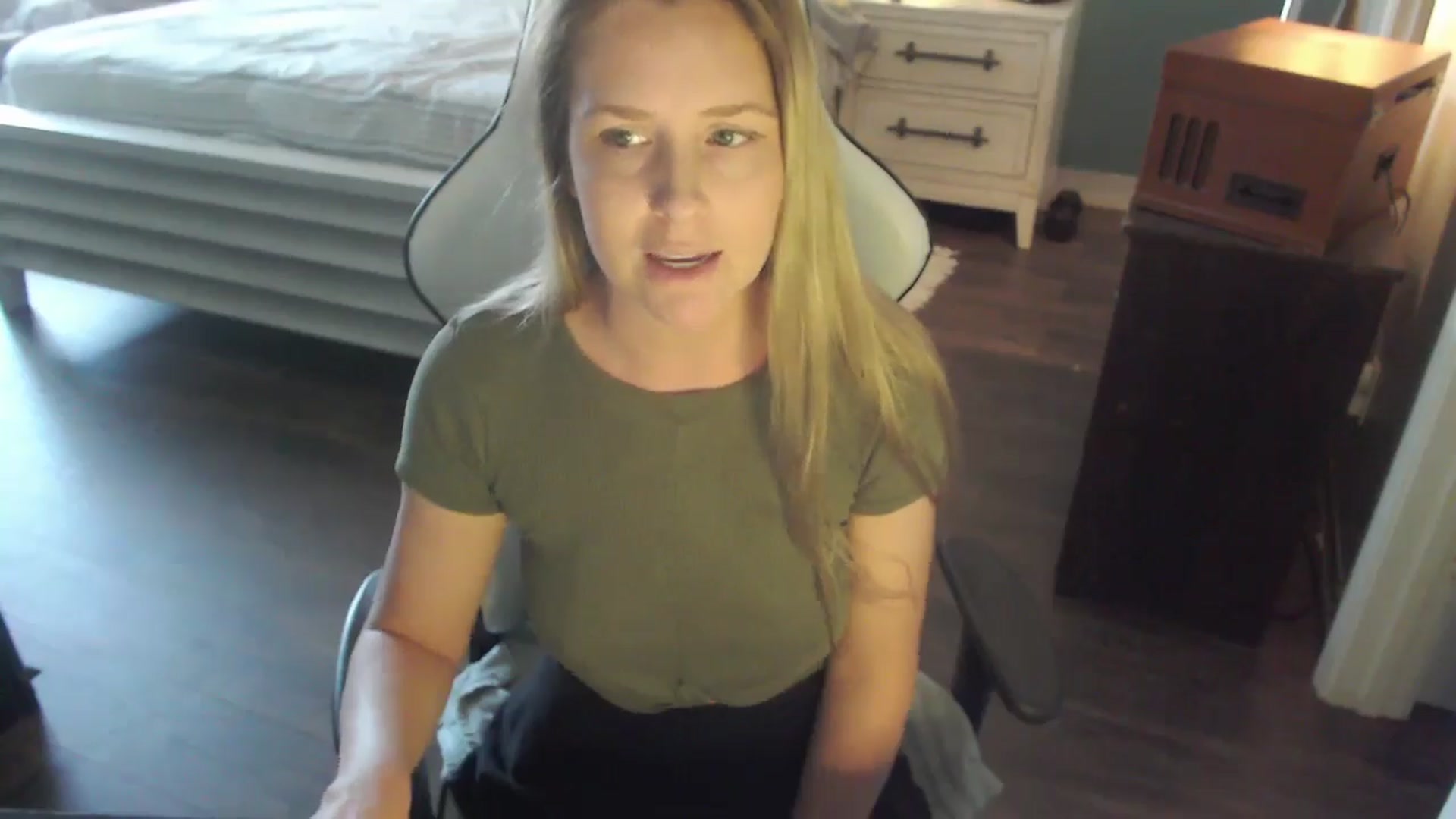 Gallery image thumbnail from ZenZoey's myfreecams stream on, 11/13/2025, 18:17 image 14 of 20