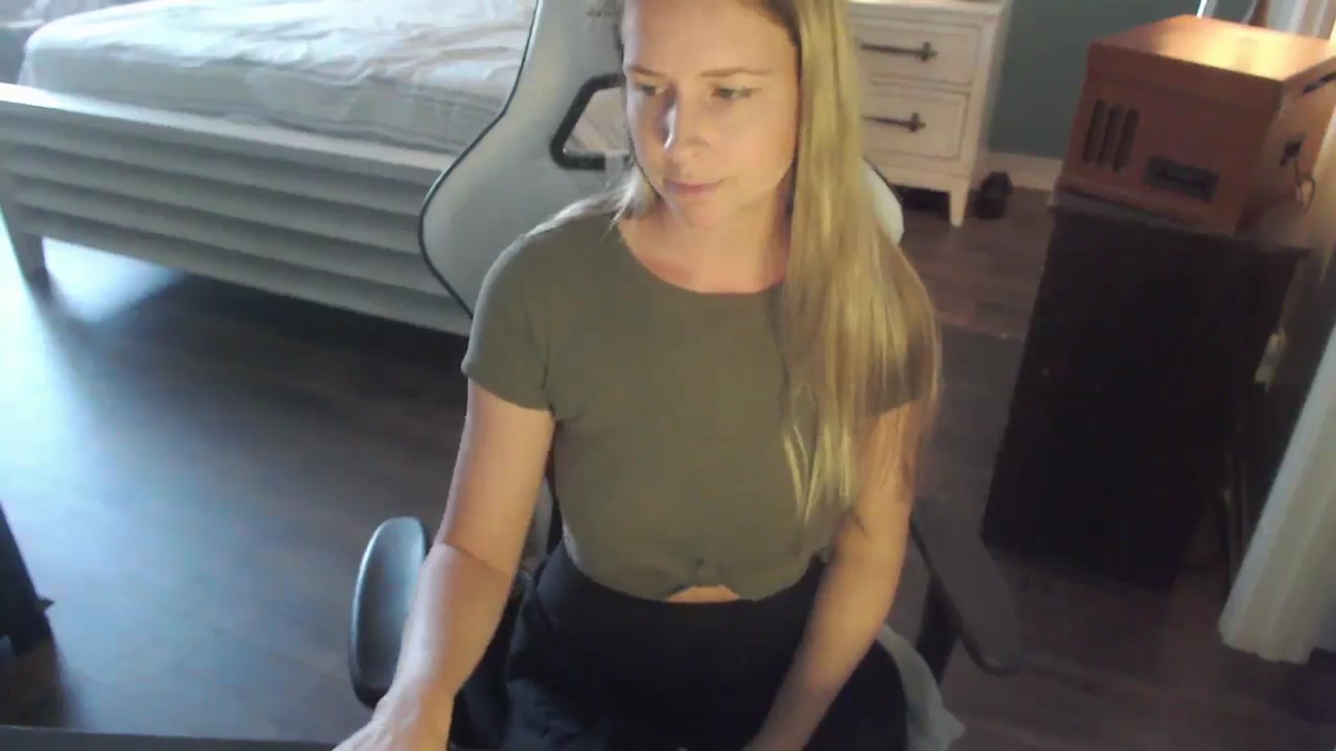 Gallery image thumbnail from ZenZoey's myfreecams stream on, 11/13/2025, 18:17 image 8 of 20