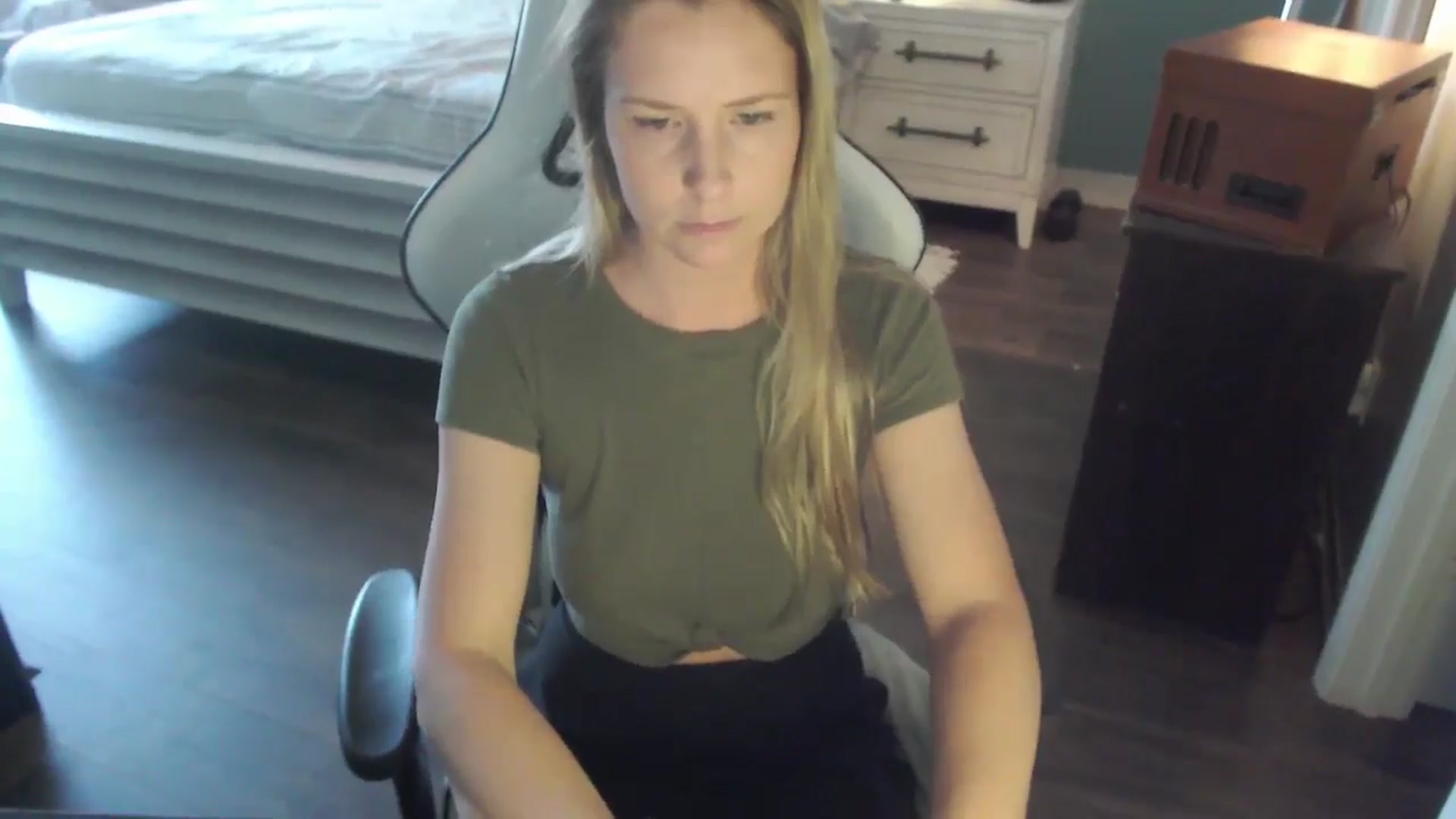 Gallery image thumbnail from ZenZoey's myfreecams stream on, 11/13/2025, 18:17 image 20 of 20