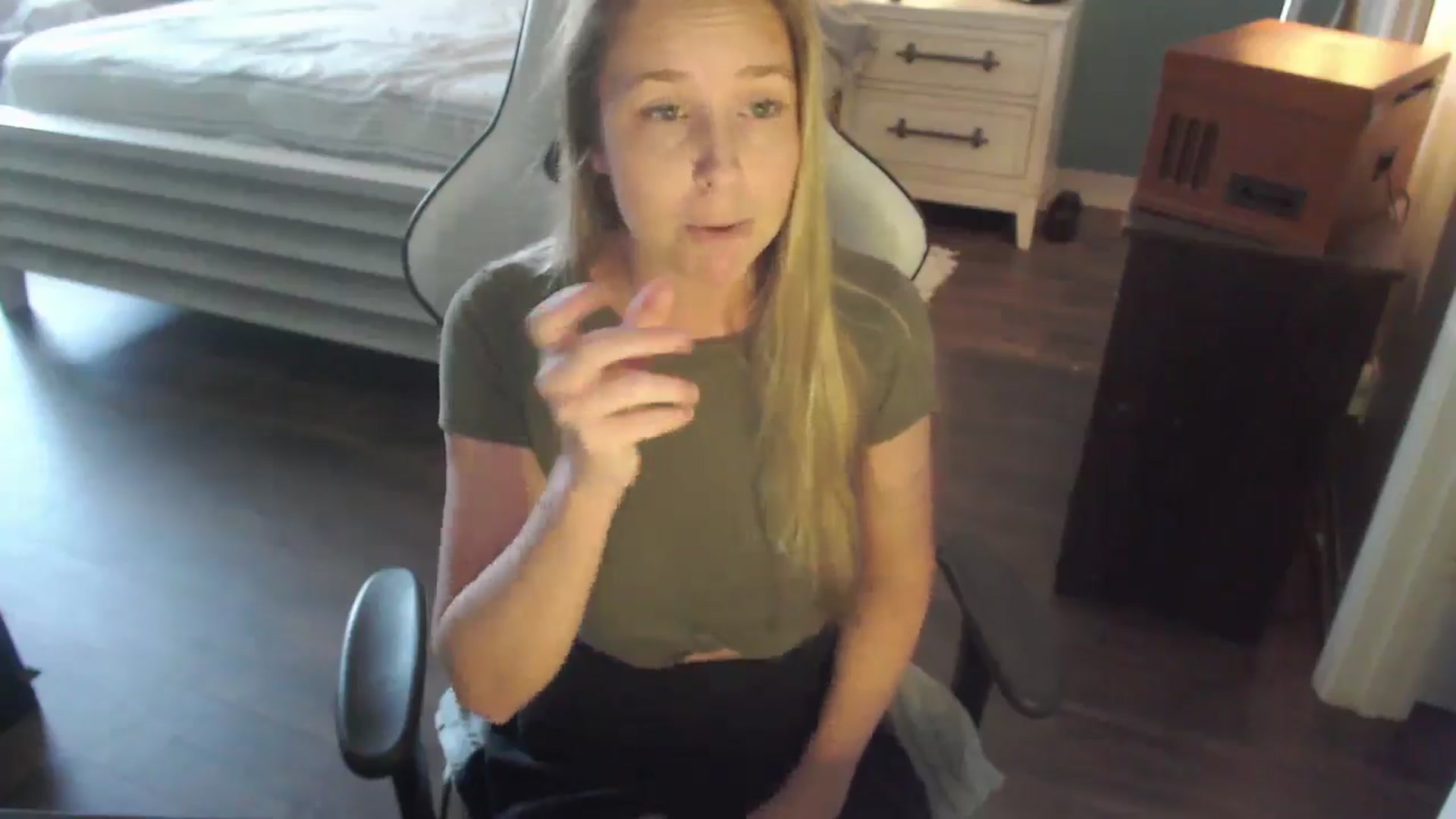Gallery image thumbnail from ZenZoey's myfreecams stream on, 11/13/2025, 18:17 image 13 of 20