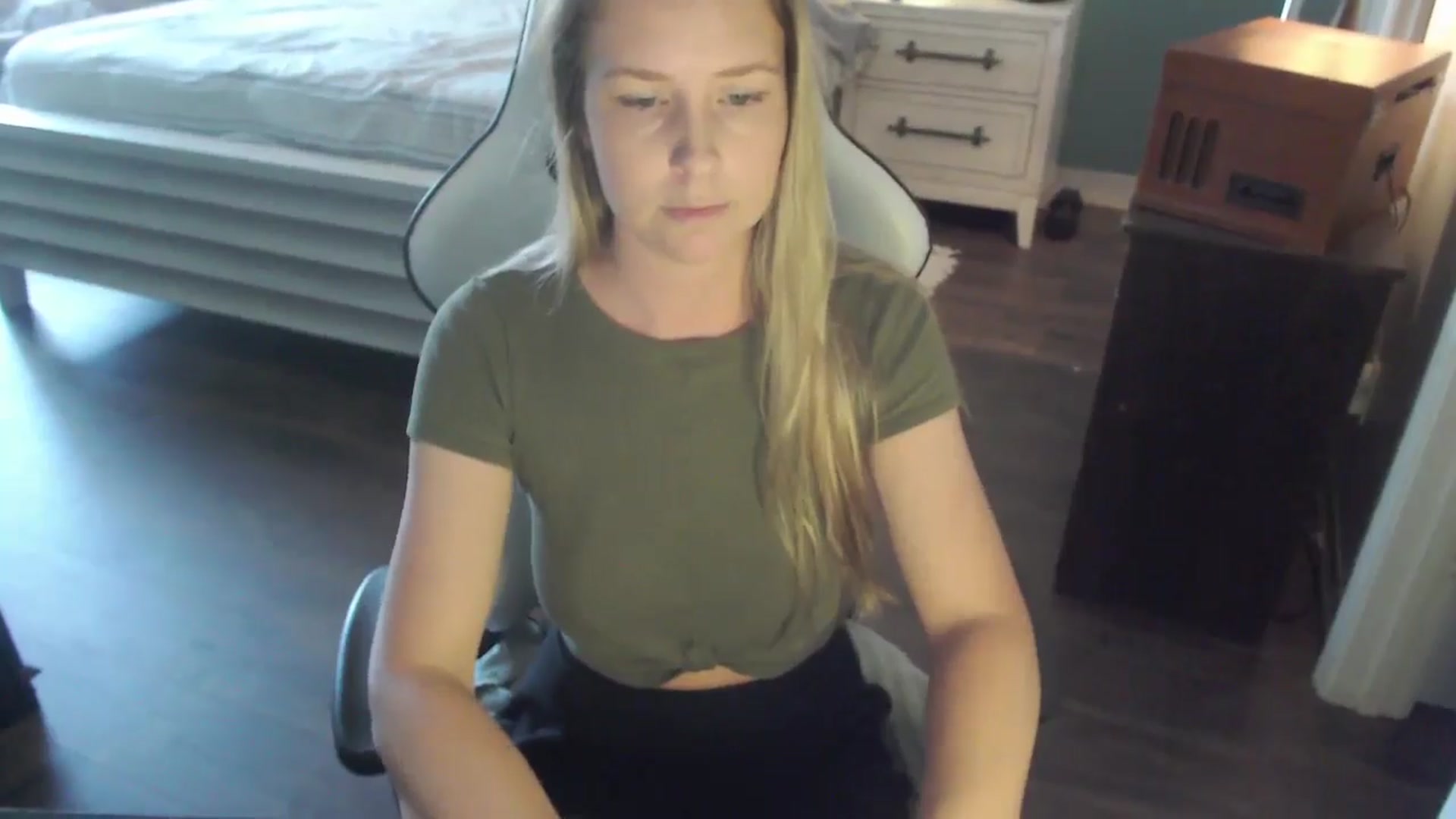 Gallery image thumbnail from ZenZoey's myfreecams stream on, 11/13/2025, 18:17 image 17 of 20