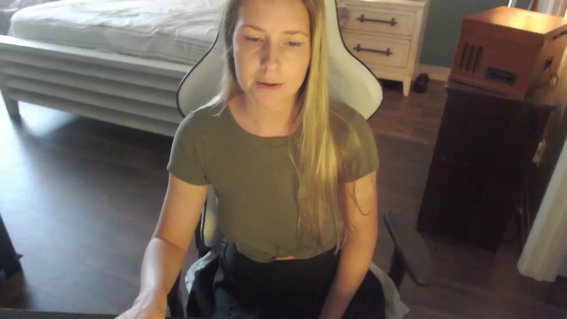 Gallery image thumbnail from ZenZoey's myfreecams stream on, 11/13/2025, 18:17 image 10 of 20