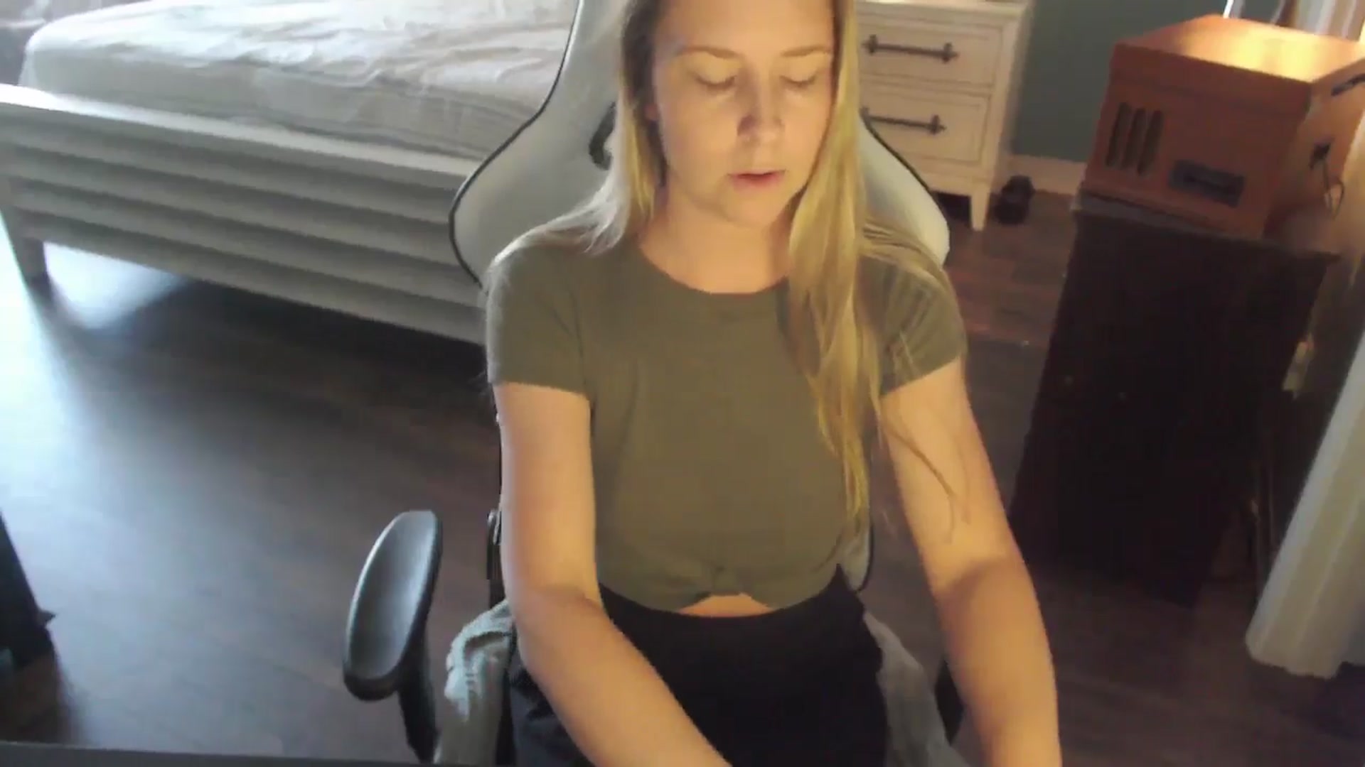 Gallery image thumbnail from ZenZoey's myfreecams stream on, 11/13/2025, 18:17 image 6 of 20