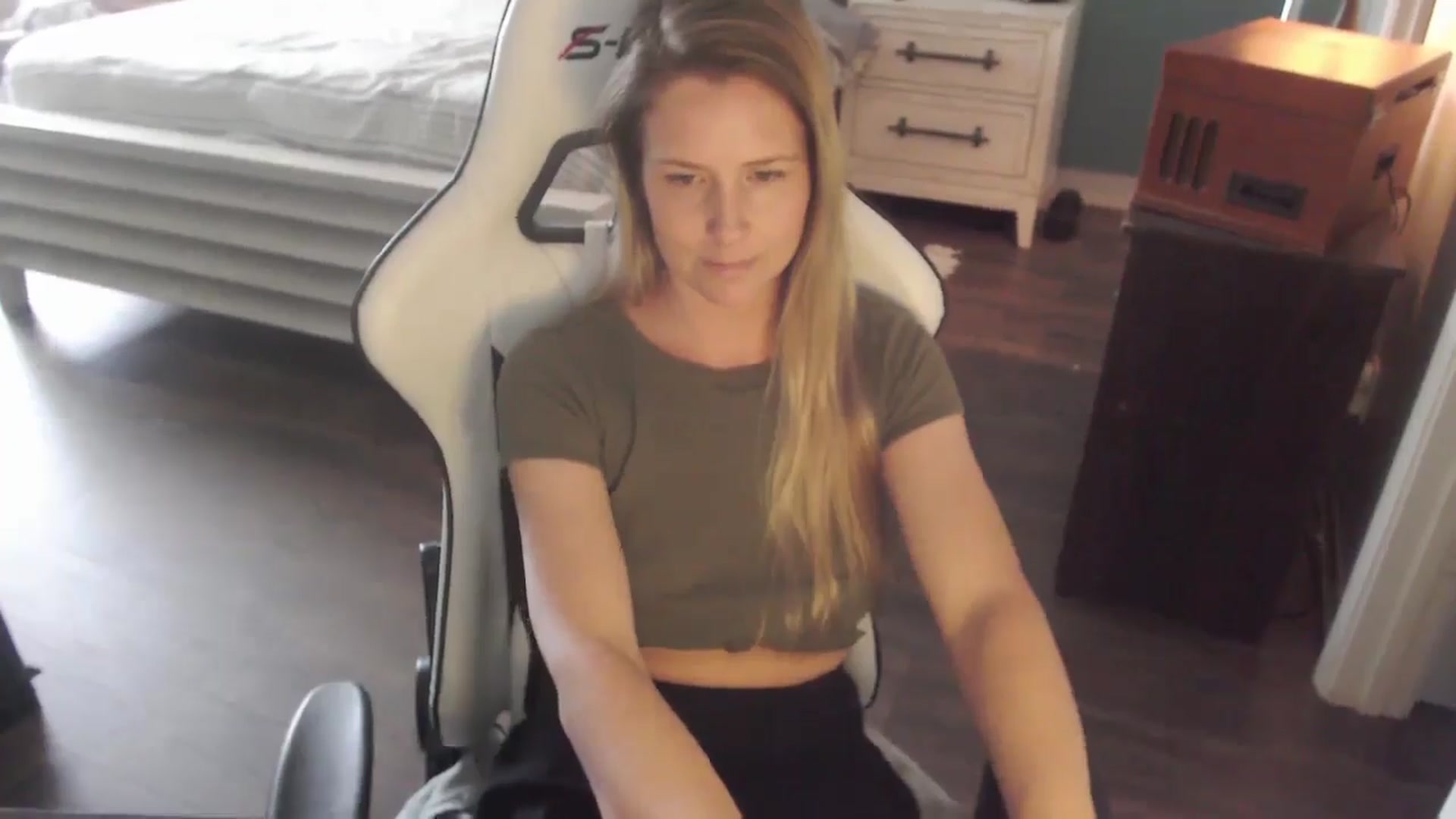 Gallery image thumbnail from ZenZoey's myfreecams stream on, 11/13/2025, 19:25 image 6 of 20