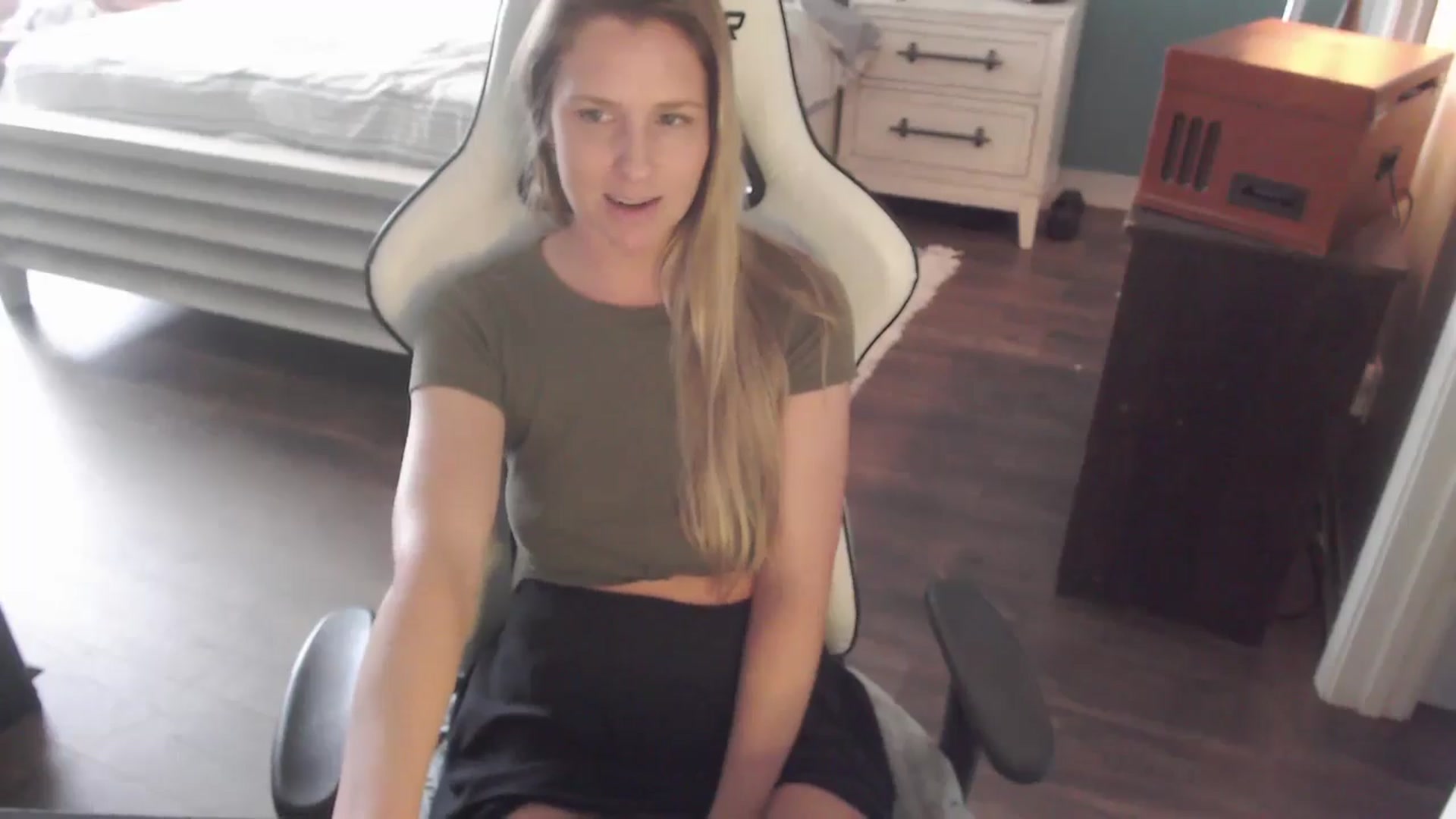 Gallery image thumbnail from ZenZoey's myfreecams stream on, 11/13/2025, 19:25 image 18 of 20