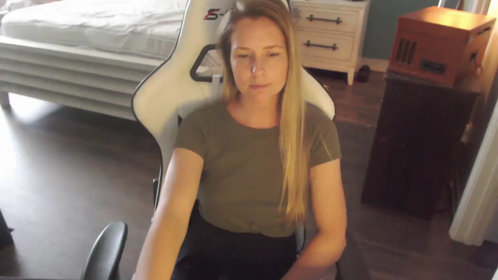 Gallery image thumbnail from ZenZoey's myfreecams stream on, 11/13/2025, 19:25 image 4 of 20