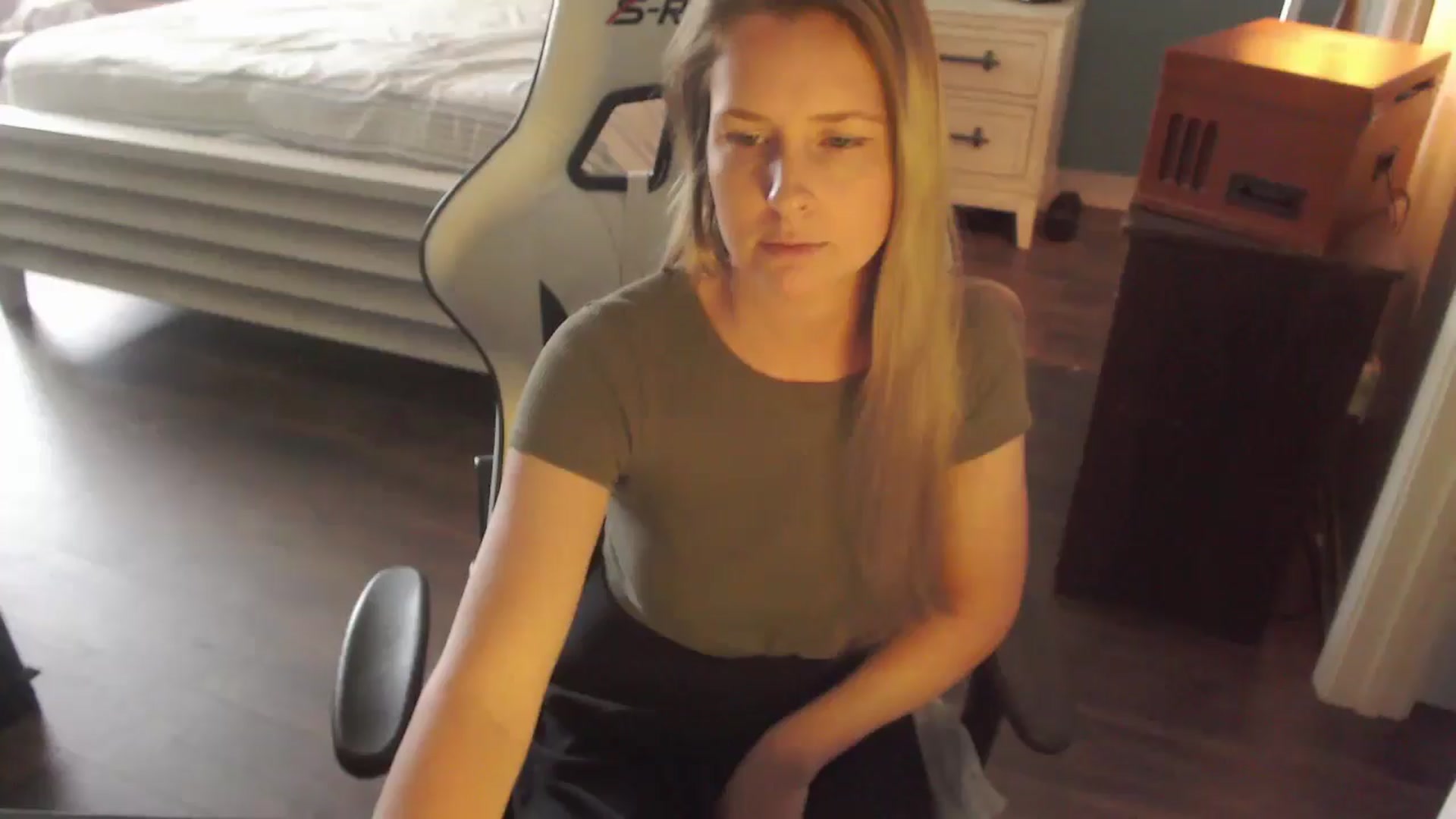 Gallery image thumbnail from ZenZoey's myfreecams stream on, 11/13/2025, 19:25 image 1 of 20