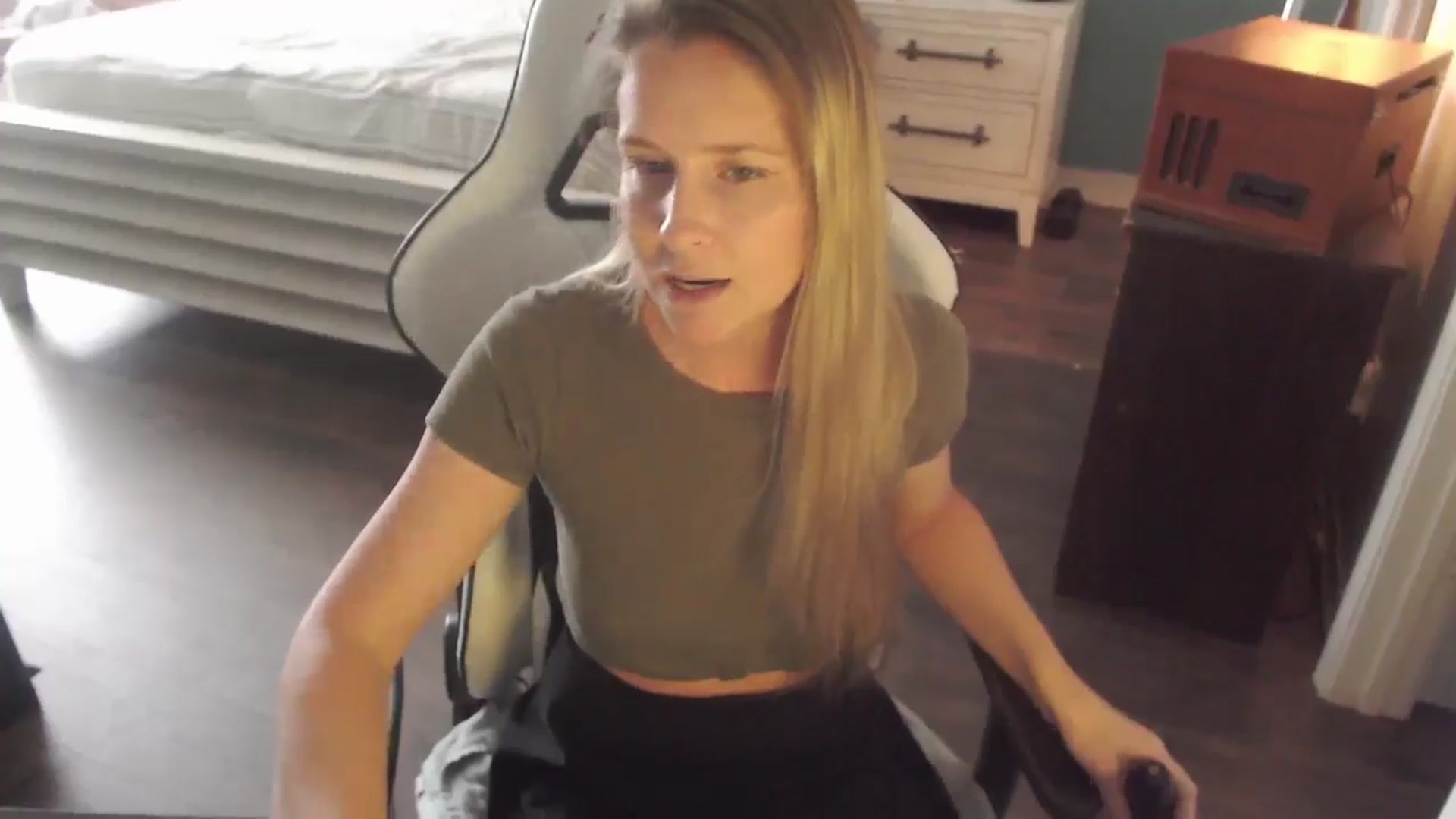 Gallery image thumbnail from ZenZoey's myfreecams stream on, 11/13/2025, 19:25 image 10 of 20