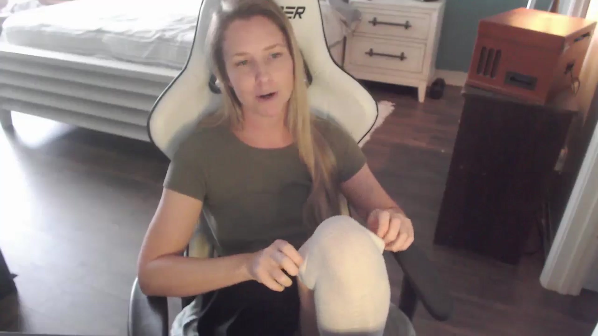 Gallery image thumbnail from ZenZoey's myfreecams stream on, 11/13/2025, 19:25 image 13 of 20