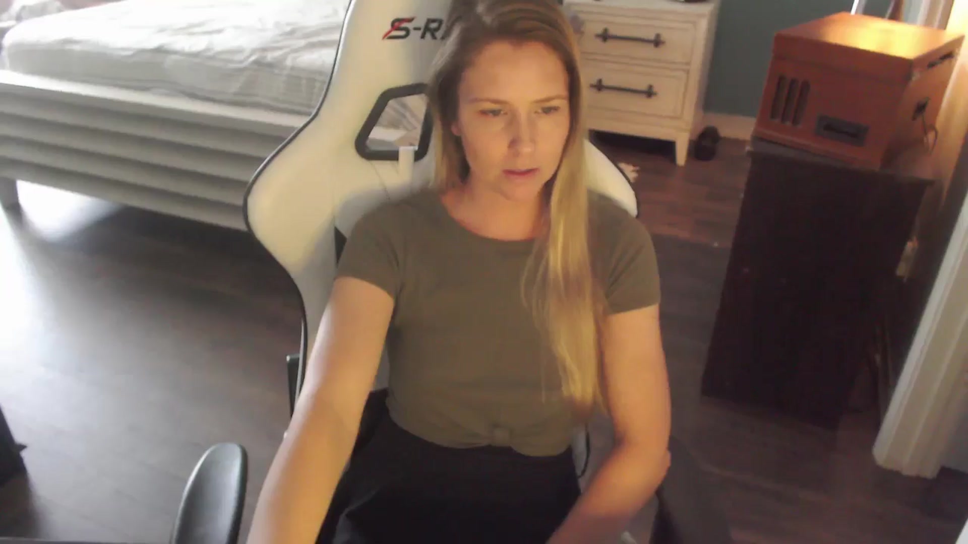 Gallery image thumbnail from ZenZoey's myfreecams stream on, 11/13/2025, 19:25 image 3 of 20
