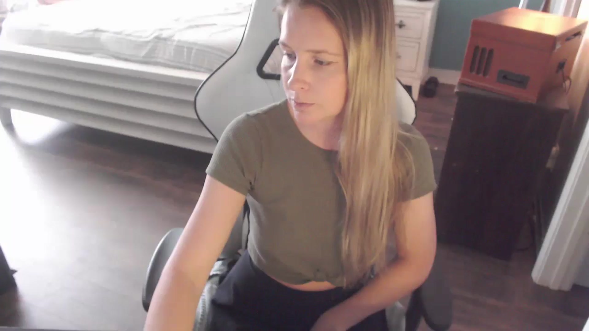 Gallery image thumbnail from ZenZoey's myfreecams stream on, 11/13/2025, 19:46 image 10 of 20