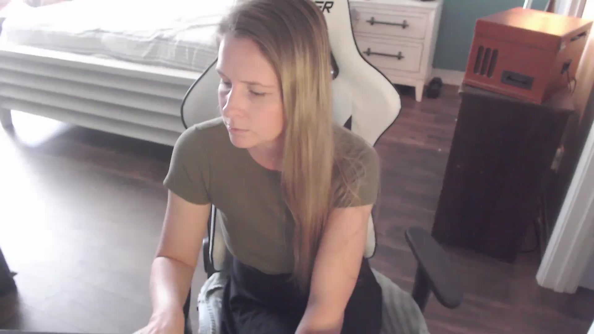 Gallery image thumbnail from ZenZoey's myfreecams stream on, 11/13/2025, 19:46 image 16 of 20