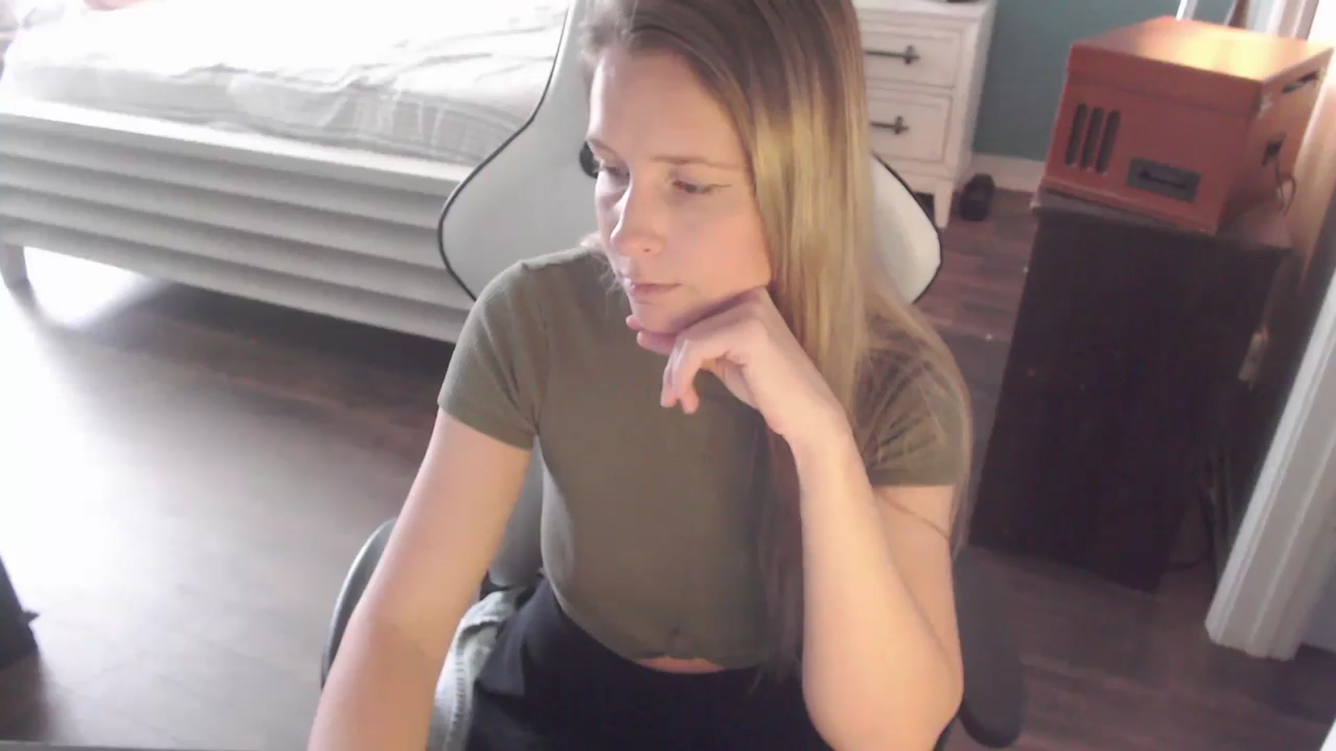 Gallery image thumbnail from ZenZoey's myfreecams stream on, 11/13/2025, 19:46 image 9 of 20