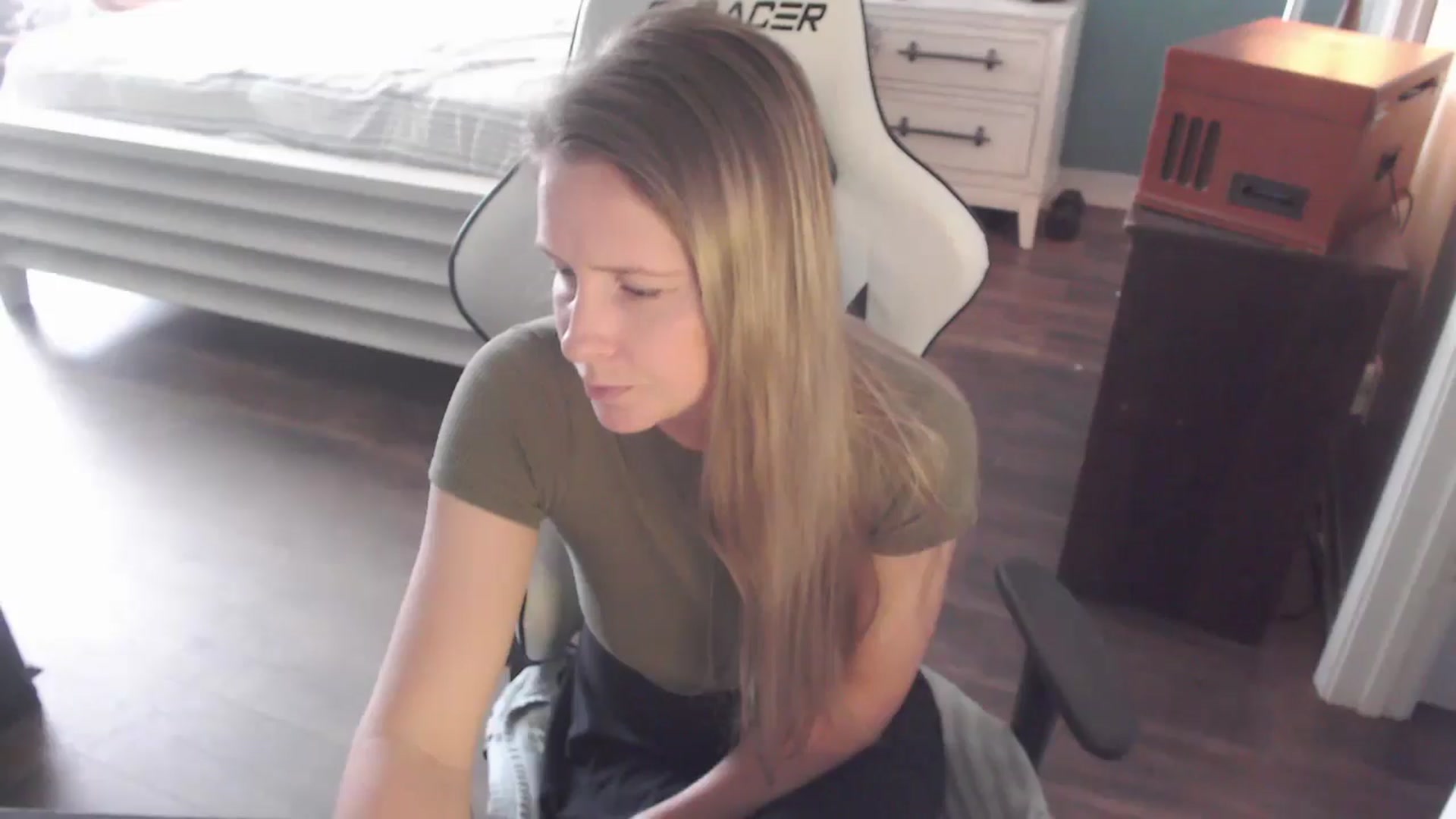 Gallery image thumbnail from ZenZoey's myfreecams stream on, 11/13/2025, 19:46 image 14 of 20
