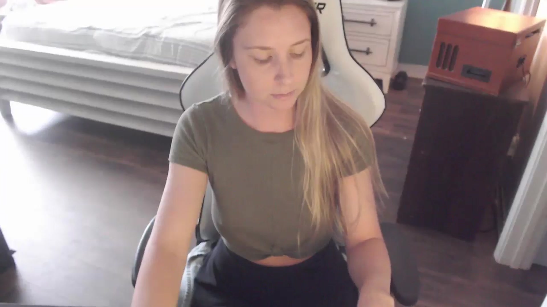 Gallery image thumbnail from ZenZoey's myfreecams stream on, 11/13/2025, 19:46 image 5 of 20