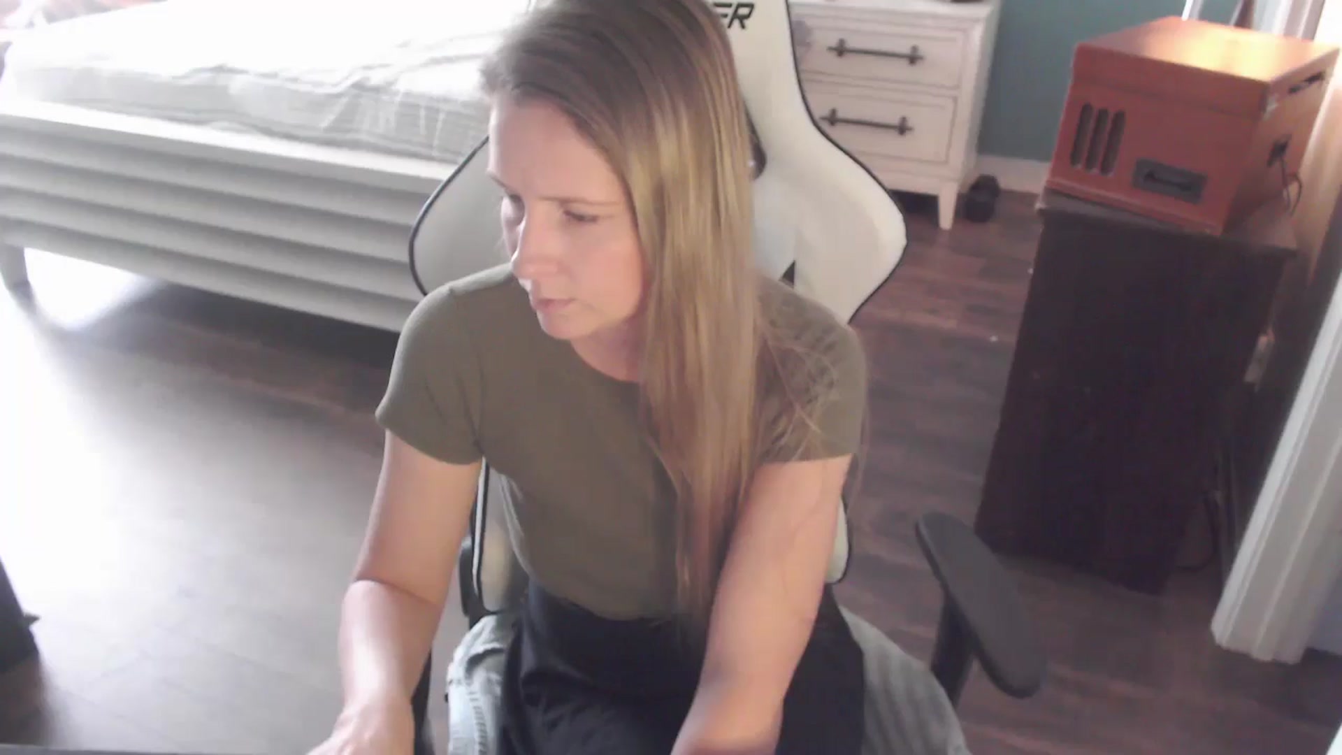 Gallery image thumbnail from ZenZoey's myfreecams stream on, 11/13/2025, 19:46 image 15 of 20