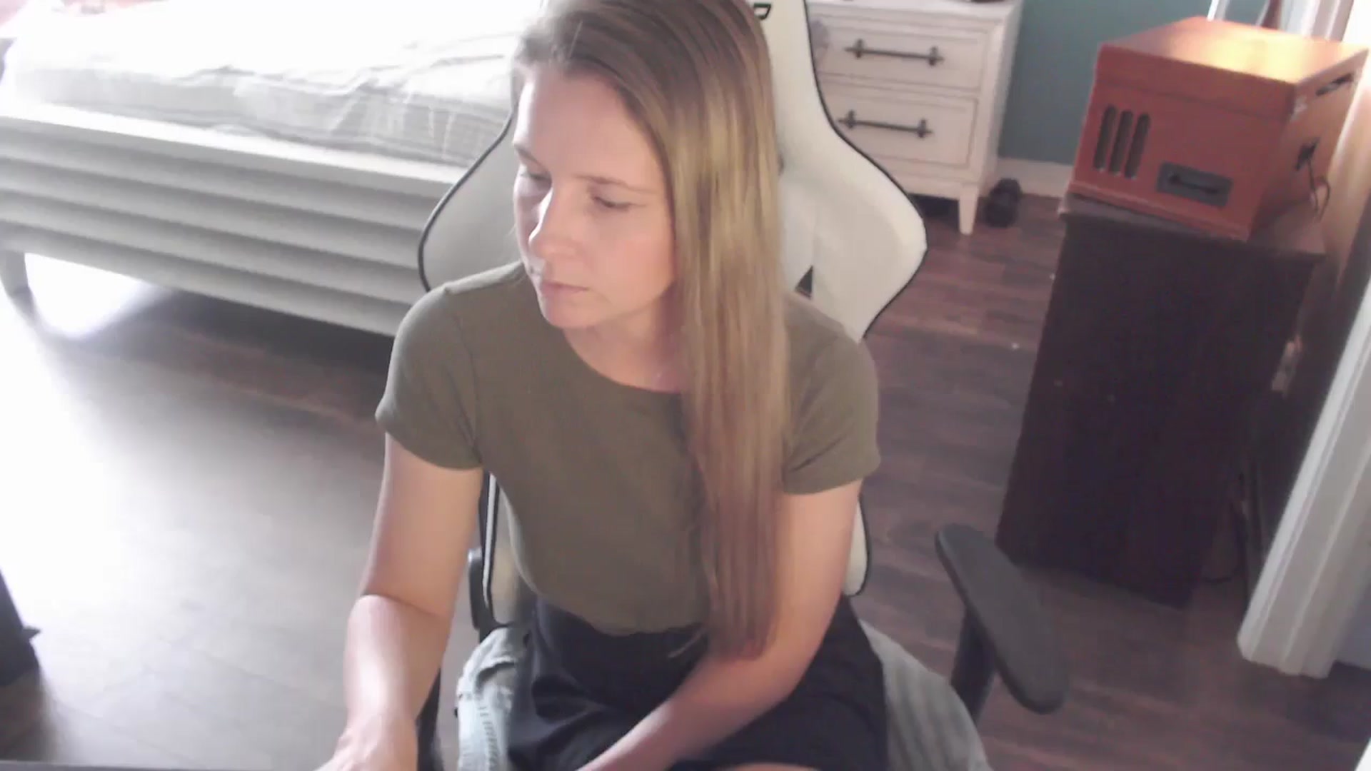Gallery image thumbnail from ZenZoey's myfreecams stream on, 11/13/2025, 19:46 image 18 of 20