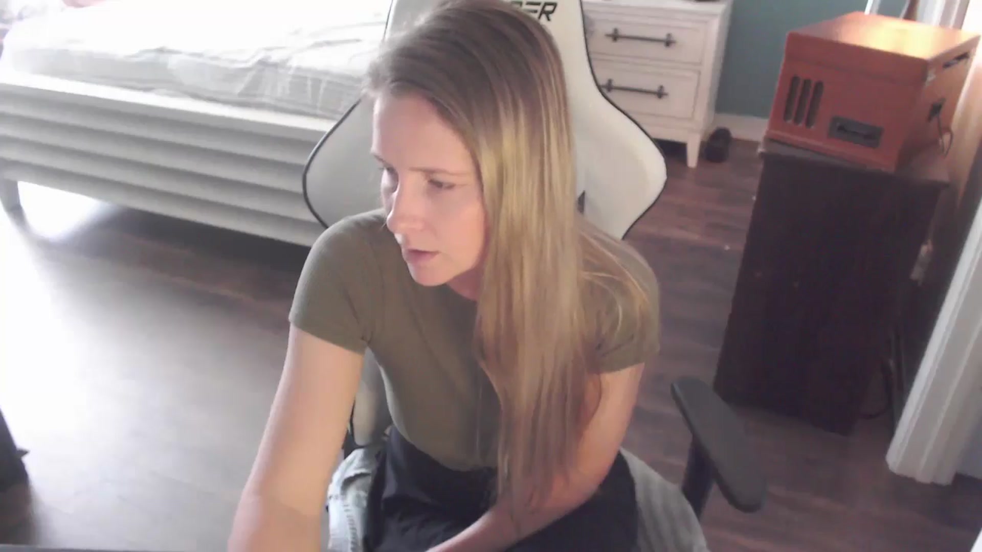 Gallery image thumbnail from ZenZoey's myfreecams stream on, 11/13/2025, 19:46 image 13 of 20