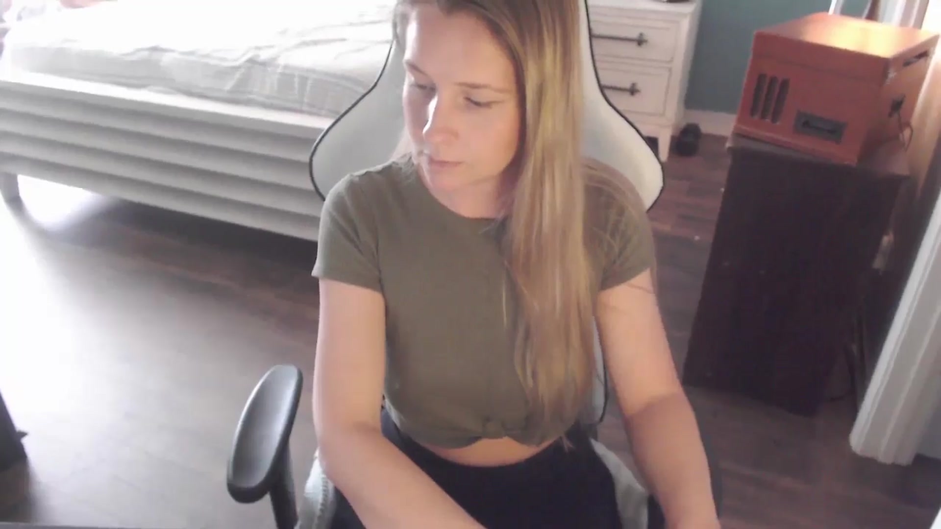 Gallery image thumbnail from ZenZoey's myfreecams stream on, 11/13/2025, 19:46 image 8 of 20
