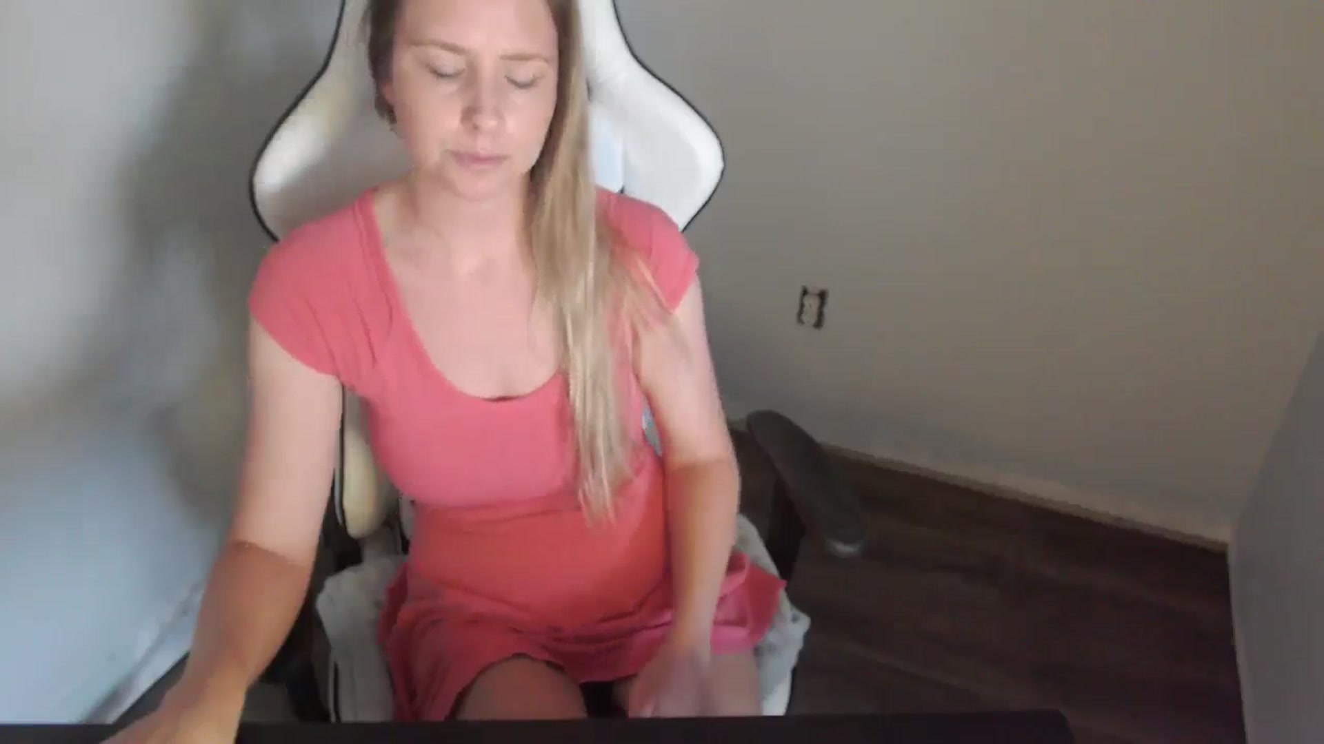 Gallery image thumbnail from ZenZoey's myfreecams stream on, 11/13/2025, 20:57 image 15 of 20