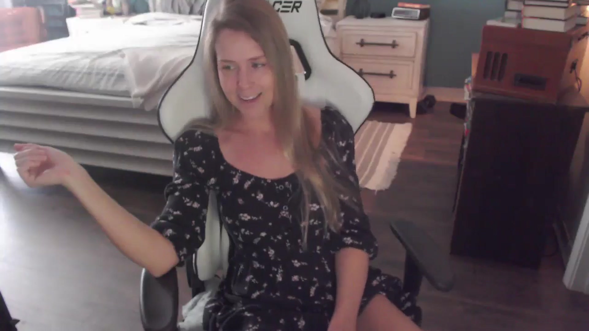 Gallery image thumbnail from ZenZoey's myfreecams stream on, 11/25/2025, 19:37 image 18 of 20
