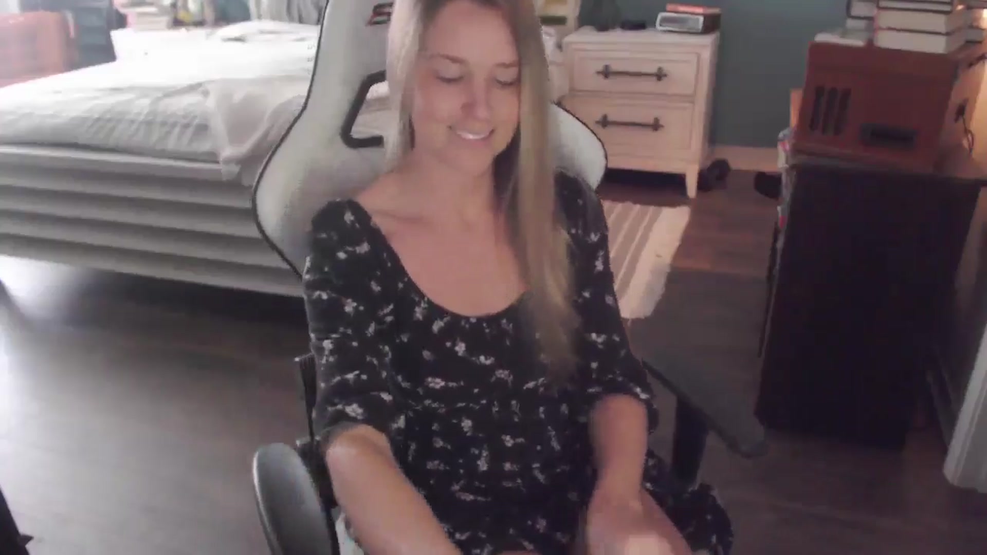 Gallery image thumbnail from ZenZoey's myfreecams stream on, 11/25/2025, 19:37 image 15 of 20