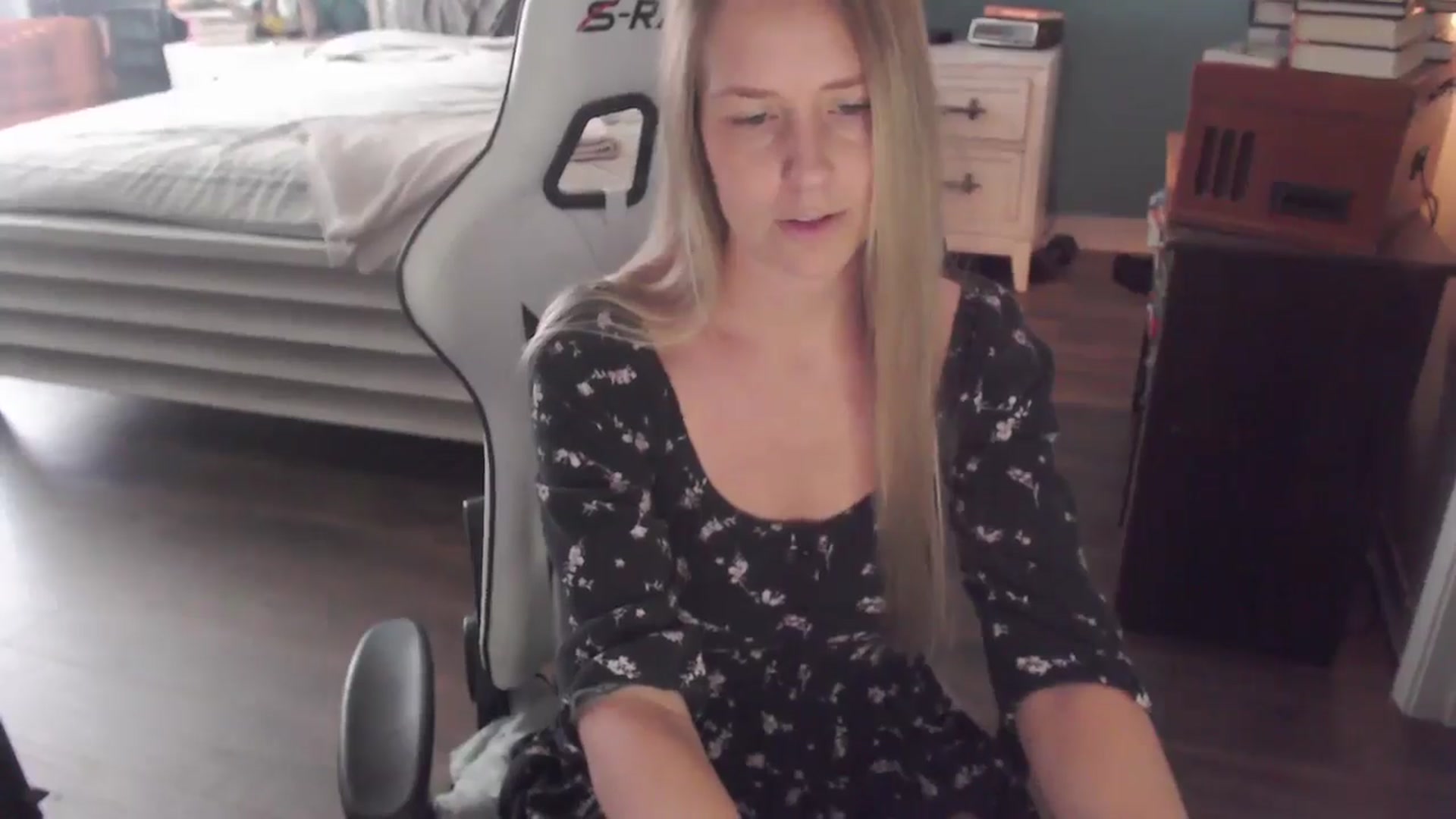 Gallery image thumbnail from ZenZoey's myfreecams stream on, 11/25/2025, 19:37 image 20 of 20