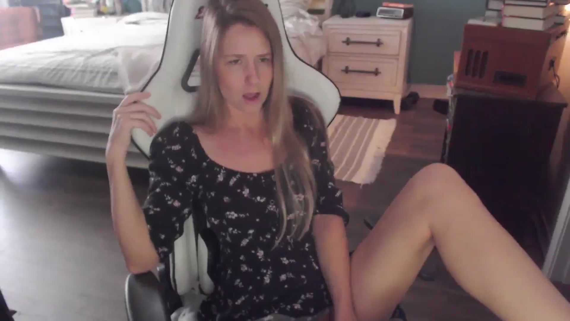 Gallery image thumbnail from ZenZoey's myfreecams stream on, 11/25/2025, 19:37 image 6 of 20