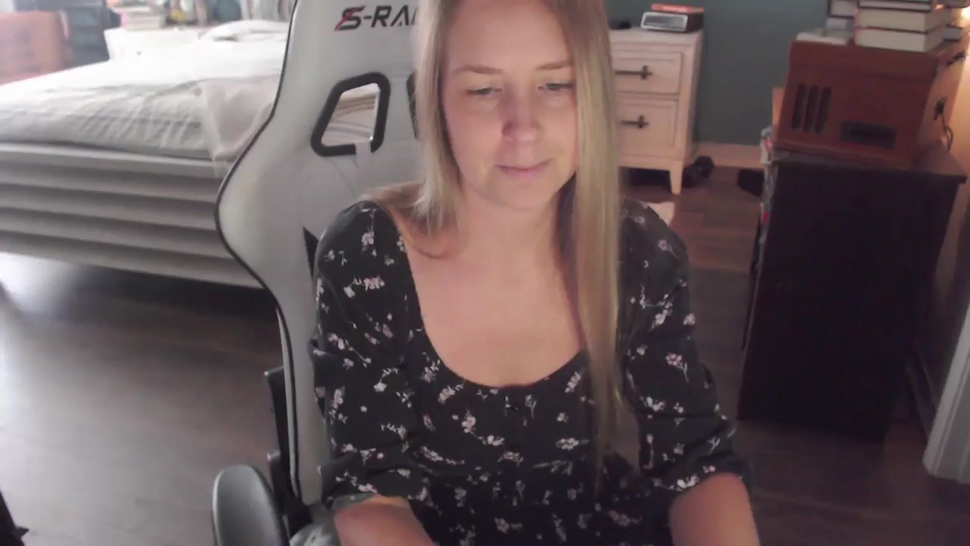 Gallery image thumbnail from ZenZoey's myfreecams stream on, 11/25/2025, 19:37 image 1 of 20