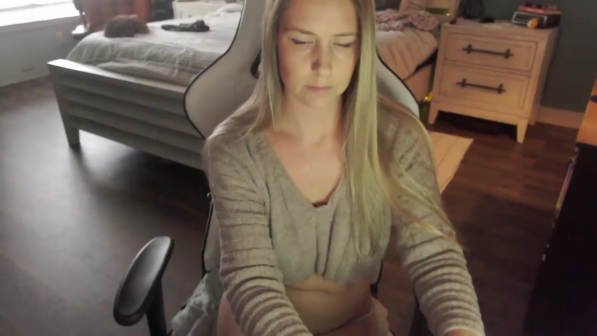 Gallery image thumbnail from ZenZoey's myfreecams stream on, 12/16/2025, 22:49 image 20 of 20