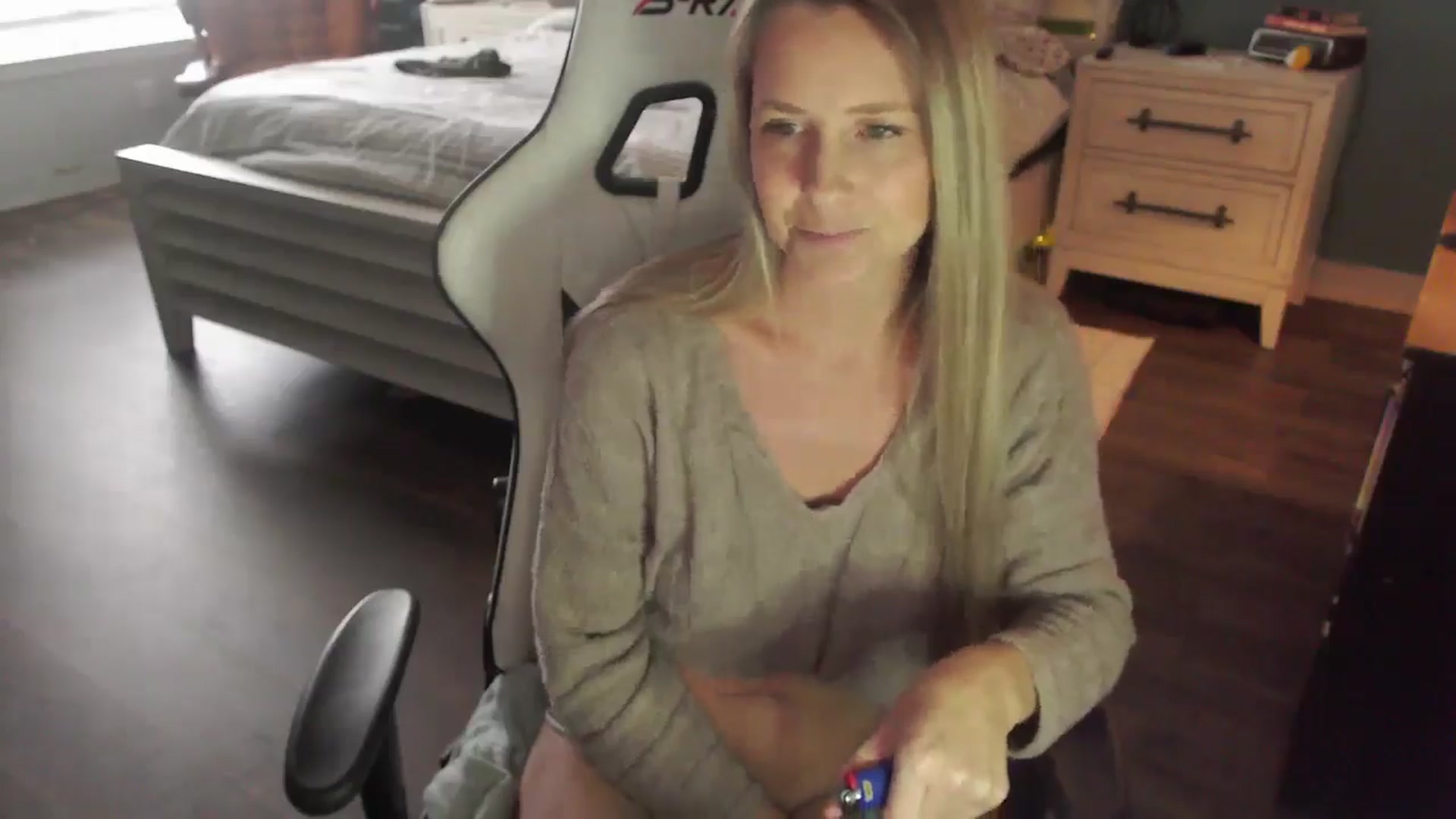 Gallery image thumbnail from ZenZoey's myfreecams stream on, 12/16/2025, 22:49 image 10 of 20