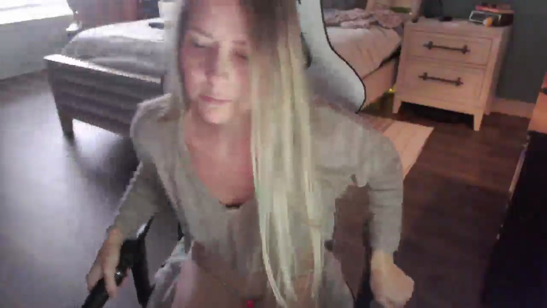 Gallery image thumbnail from ZenZoey's myfreecams stream on, 12/16/2025, 22:49 image 9 of 20