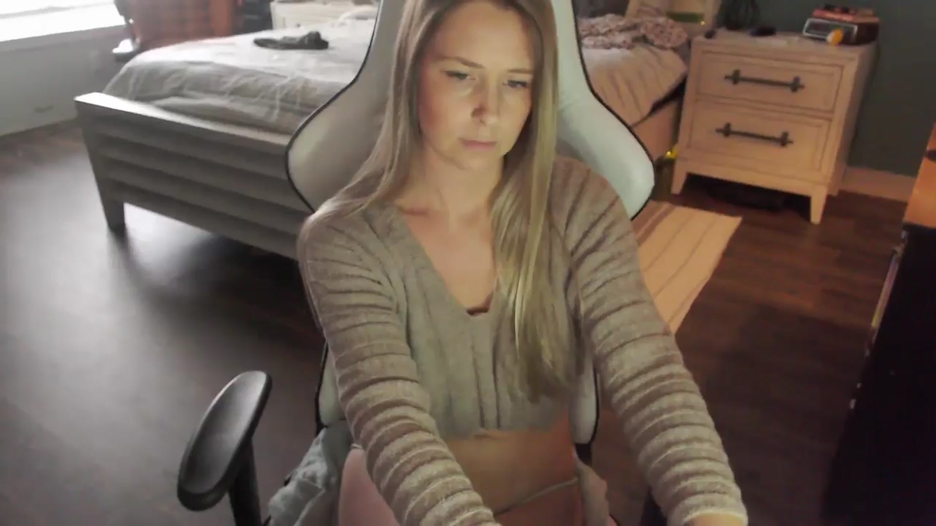 Gallery image thumbnail from ZenZoey's myfreecams stream on, 12/16/2025, 22:49 image 13 of 20