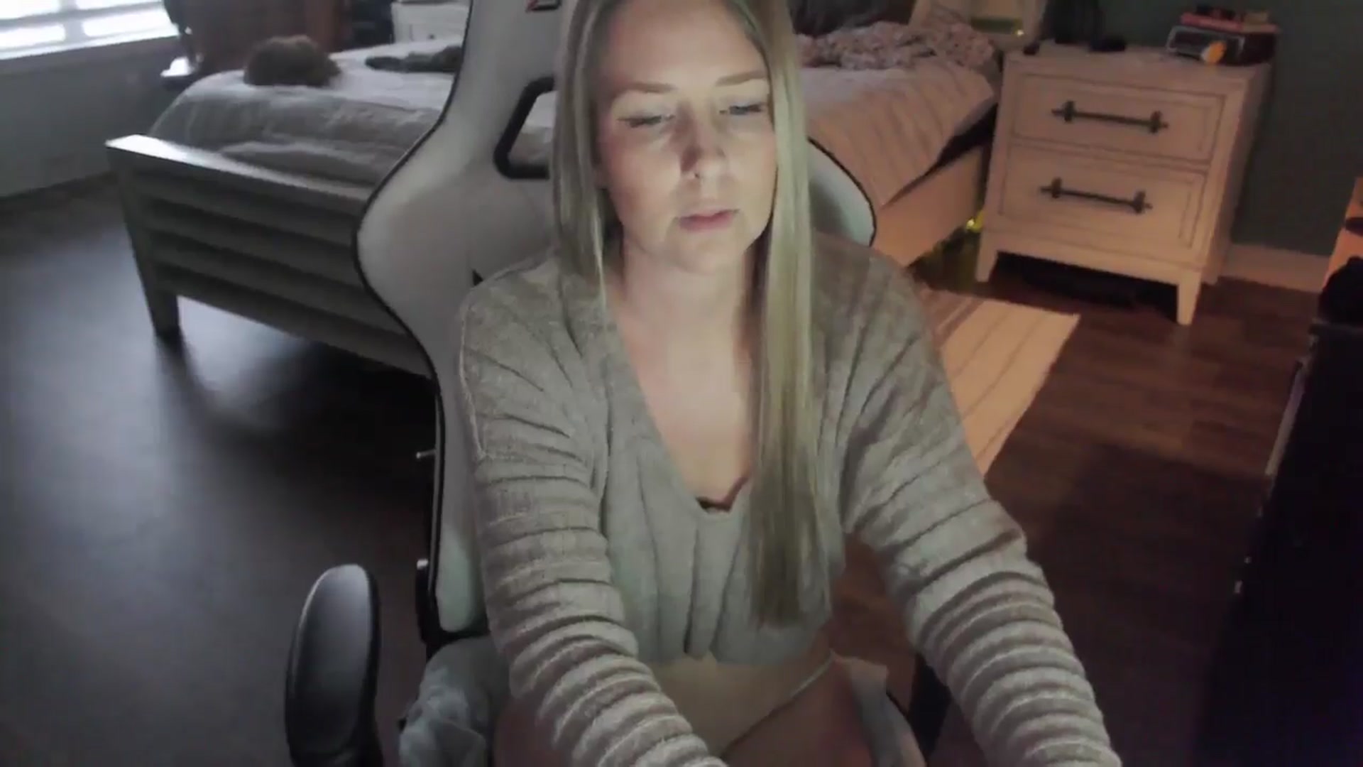 Gallery image thumbnail from ZenZoey's myfreecams stream on, 12/16/2025, 22:45 image 9 of 20