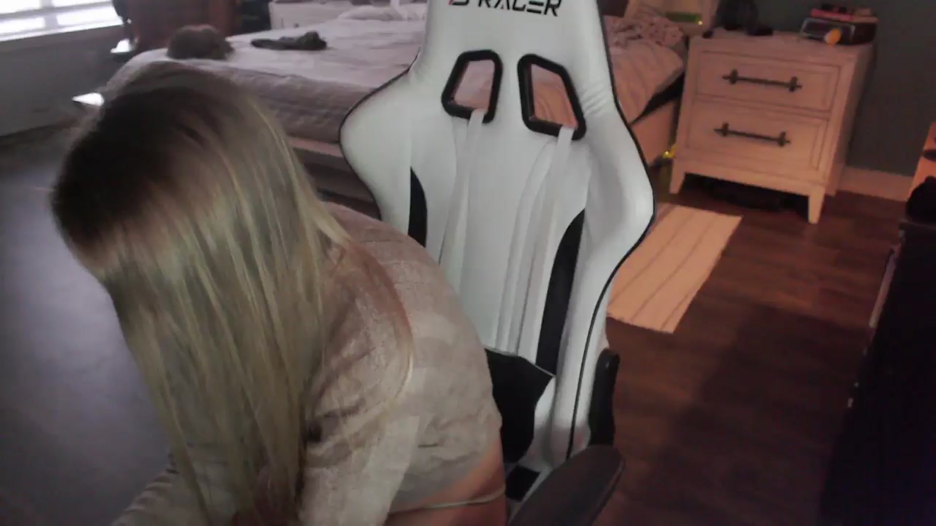 Gallery image thumbnail from ZenZoey's myfreecams stream on, 12/16/2025, 22:45 image 10 of 20