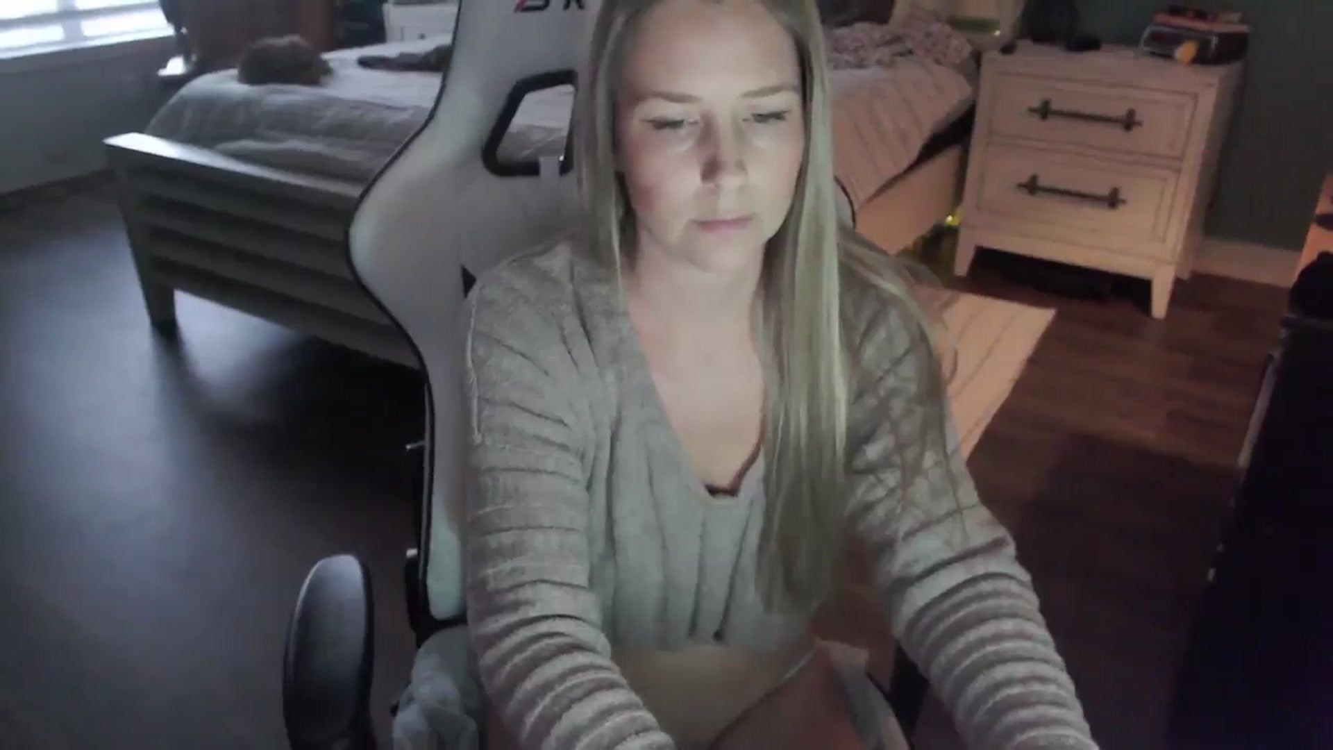 Gallery image thumbnail from ZenZoey's myfreecams stream on, 12/16/2025, 22:45 image 11 of 20