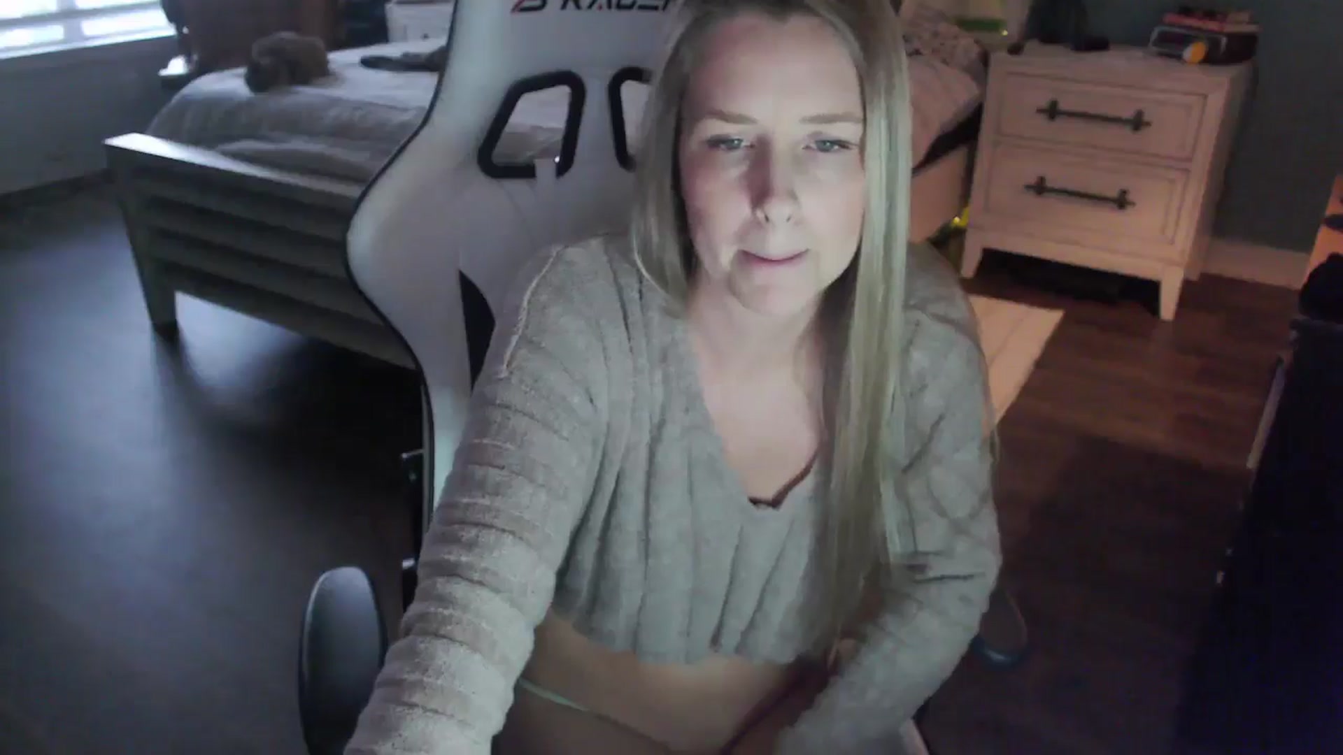Gallery image thumbnail from ZenZoey's myfreecams stream on, 12/16/2025, 22:45 image 14 of 20