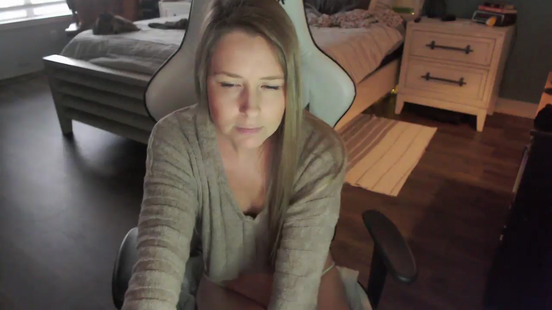 Gallery image thumbnail from ZenZoey's myfreecams stream on, 12/16/2025, 22:45 image 6 of 20