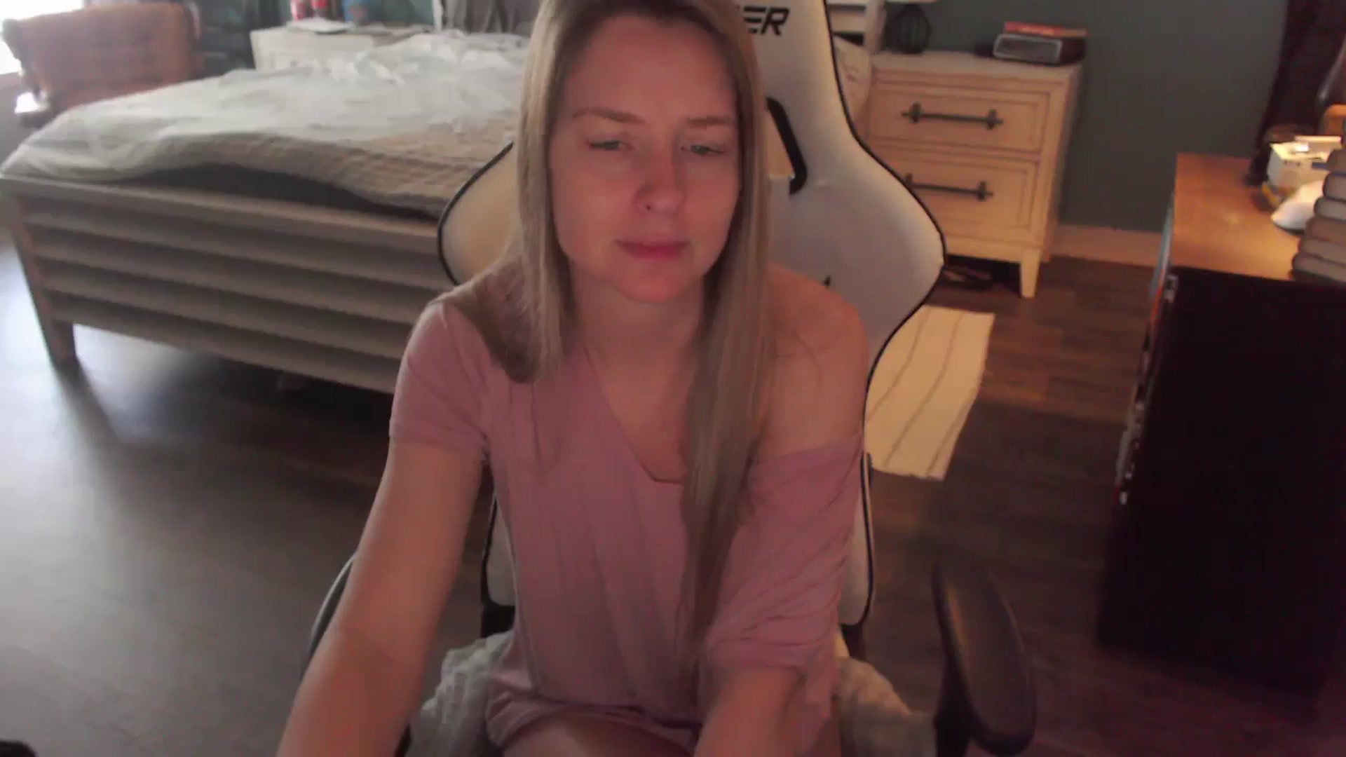 Gallery image thumbnail from ZenZoey's myfreecams stream on, 12/22/2025, 17:10 image 18 of 20