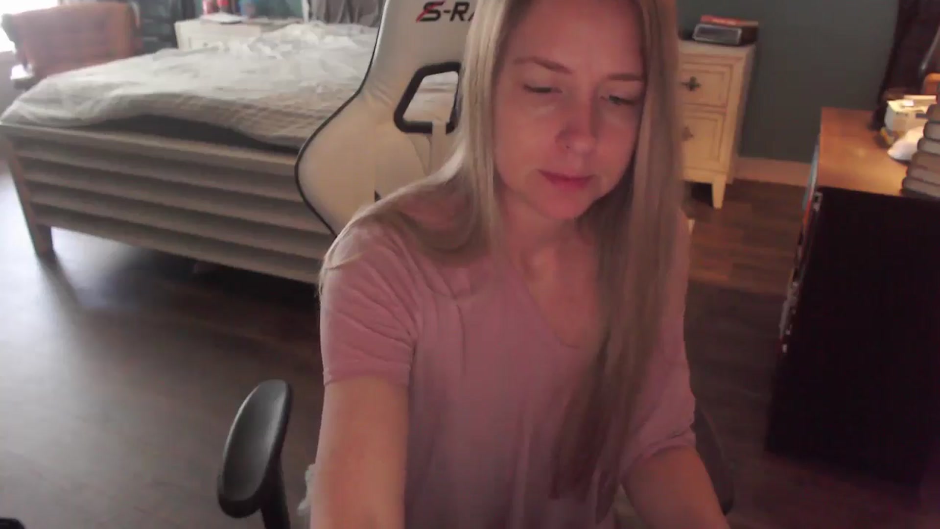 Gallery image thumbnail from ZenZoey's myfreecams stream on, 12/22/2025, 17:10 image 12 of 20