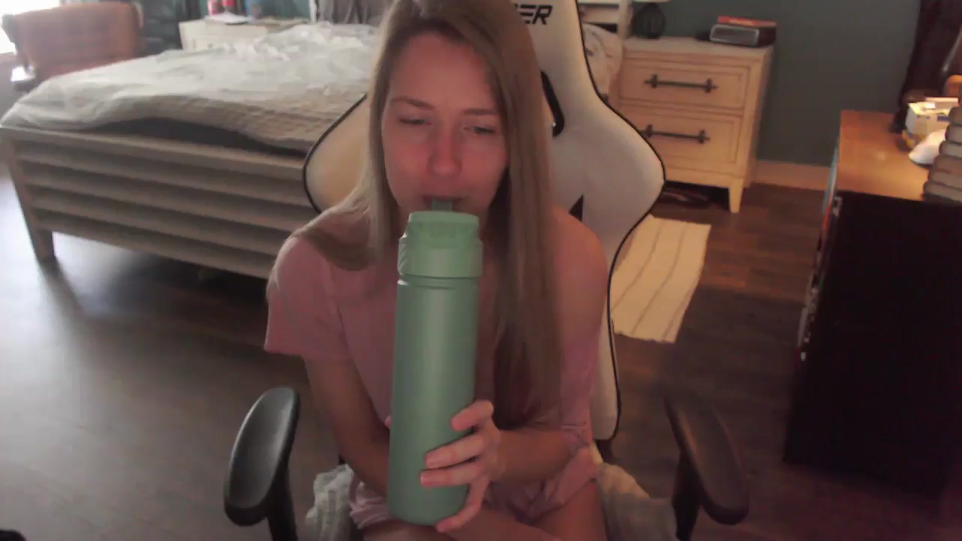 Gallery image thumbnail from ZenZoey's myfreecams stream on, 12/22/2025, 17:10 image 14 of 20