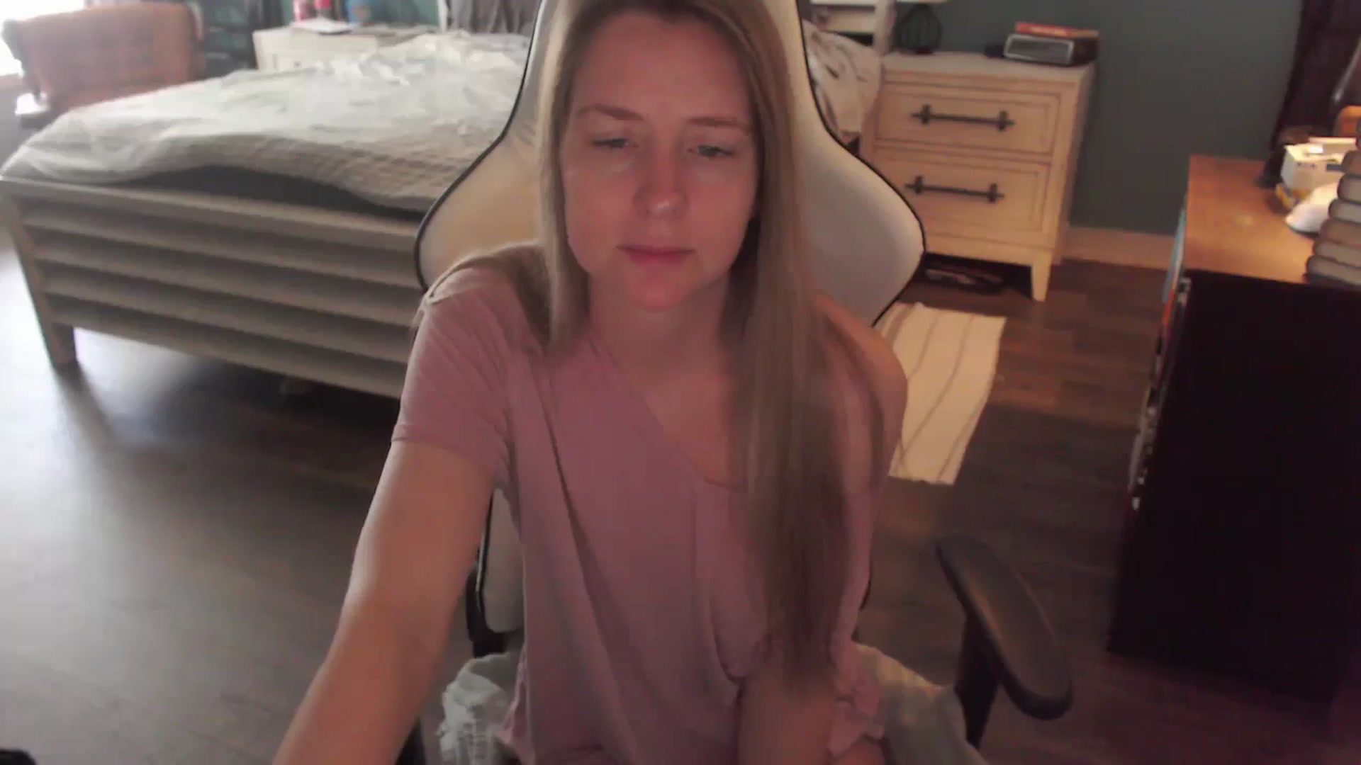 Gallery image thumbnail from ZenZoey's myfreecams stream on, 12/22/2025, 17:10 image 9 of 20