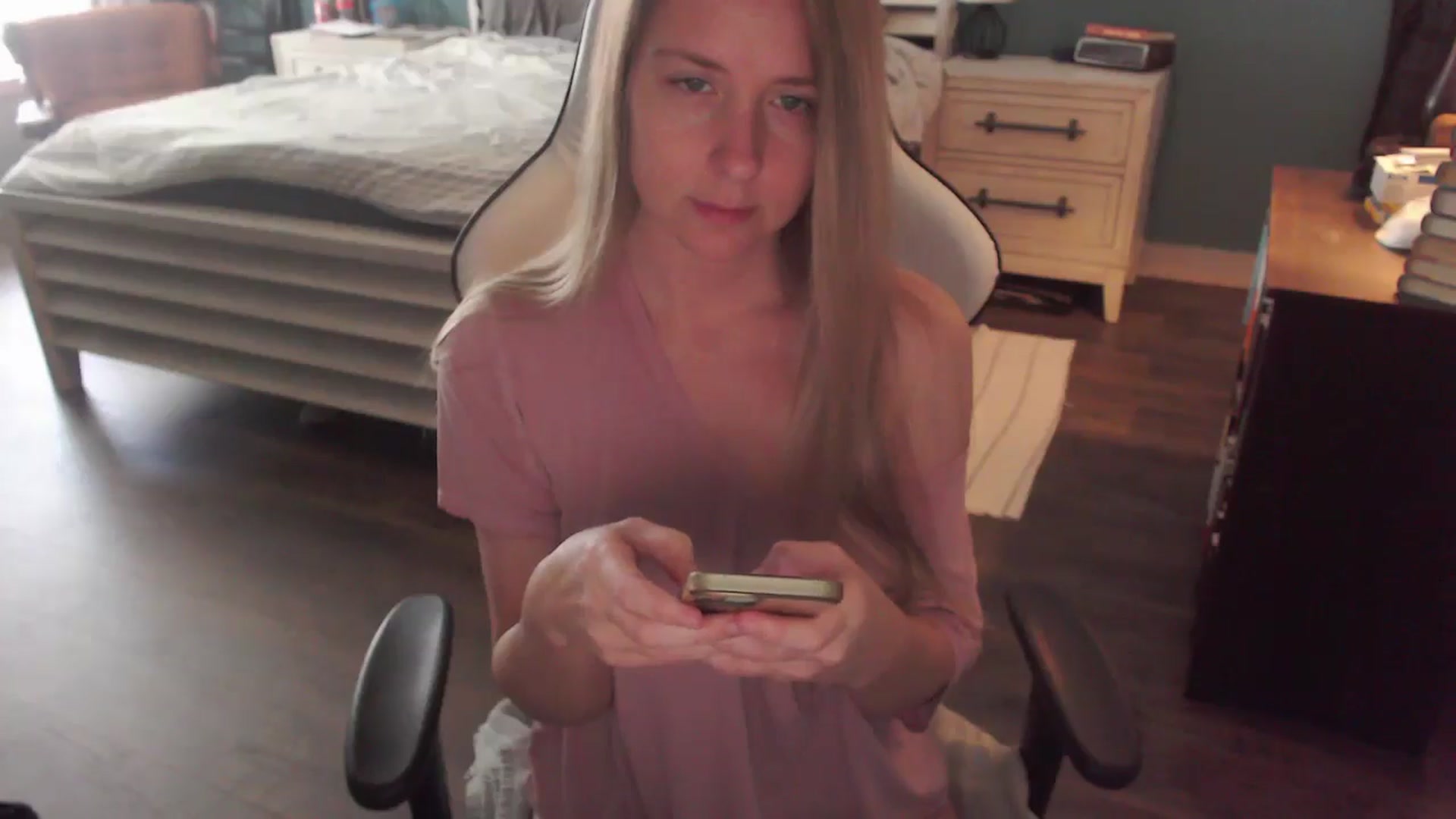 Gallery image thumbnail from ZenZoey's myfreecams stream on, 12/22/2025, 17:10 image 8 of 20