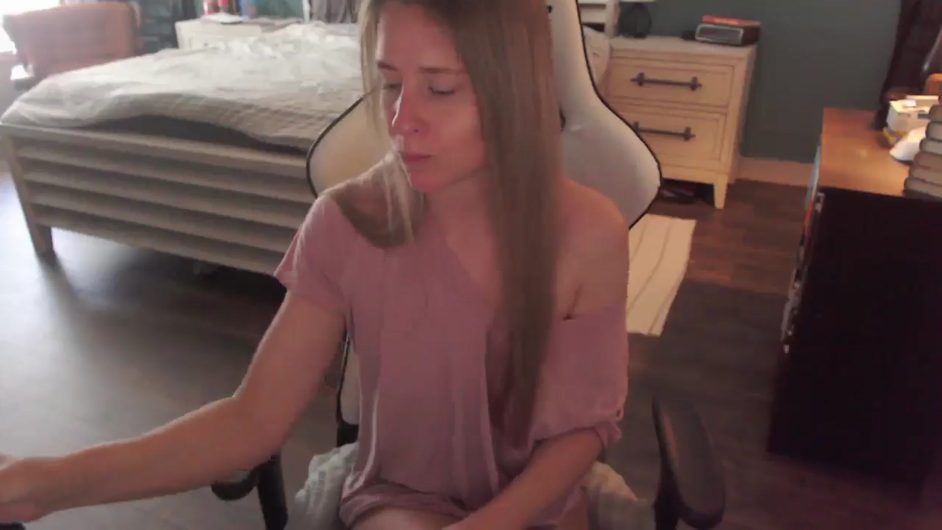 Gallery image thumbnail from ZenZoey's myfreecams stream on, 12/22/2025, 17:10 image 20 of 20