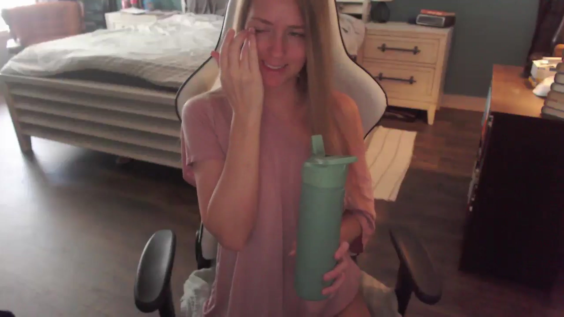 Gallery image thumbnail from ZenZoey's myfreecams stream on, 12/22/2025, 17:10 image 7 of 20