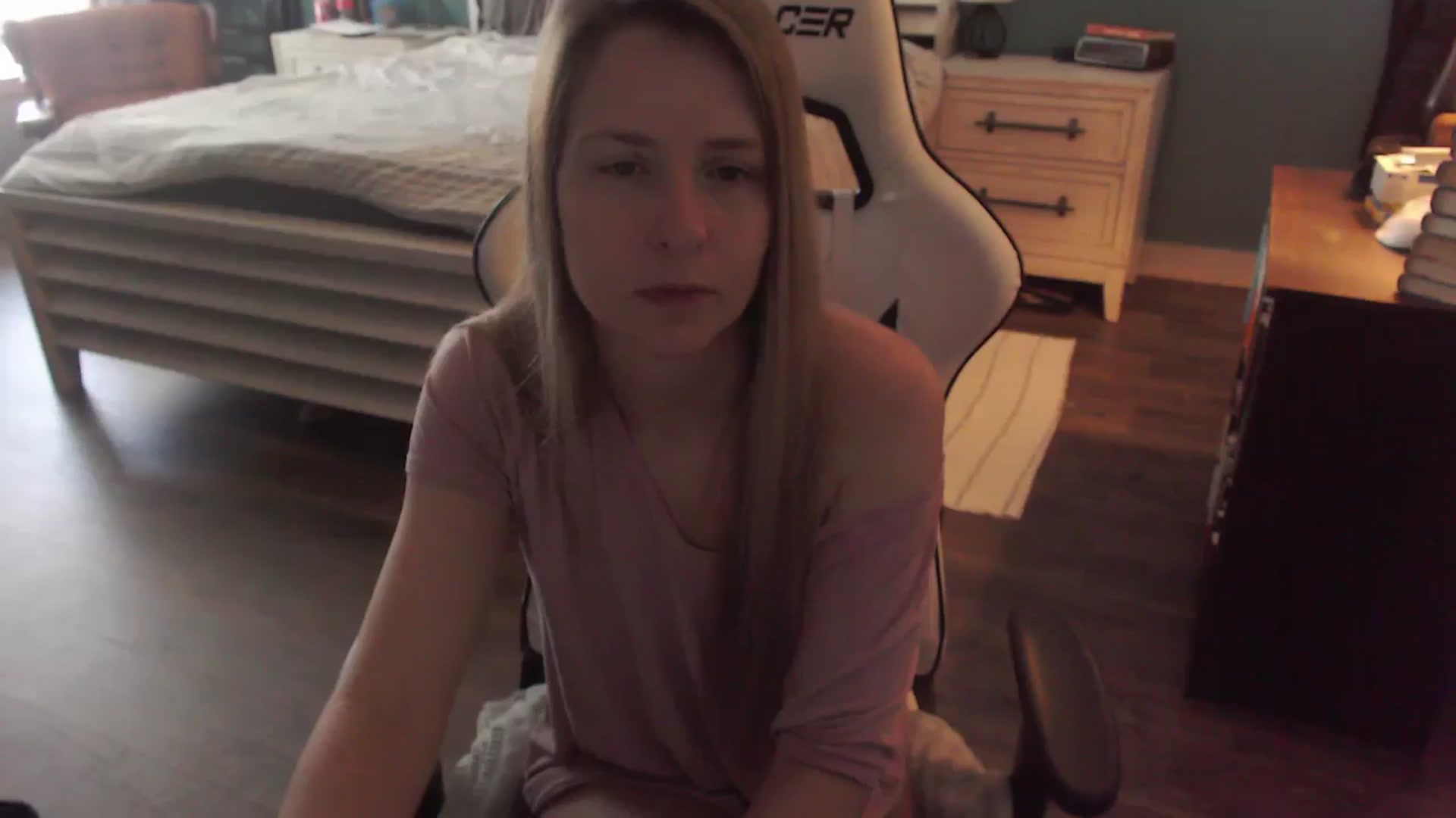 Gallery image thumbnail from ZenZoey's myfreecams stream on, 12/22/2025, 17:10 image 19 of 20