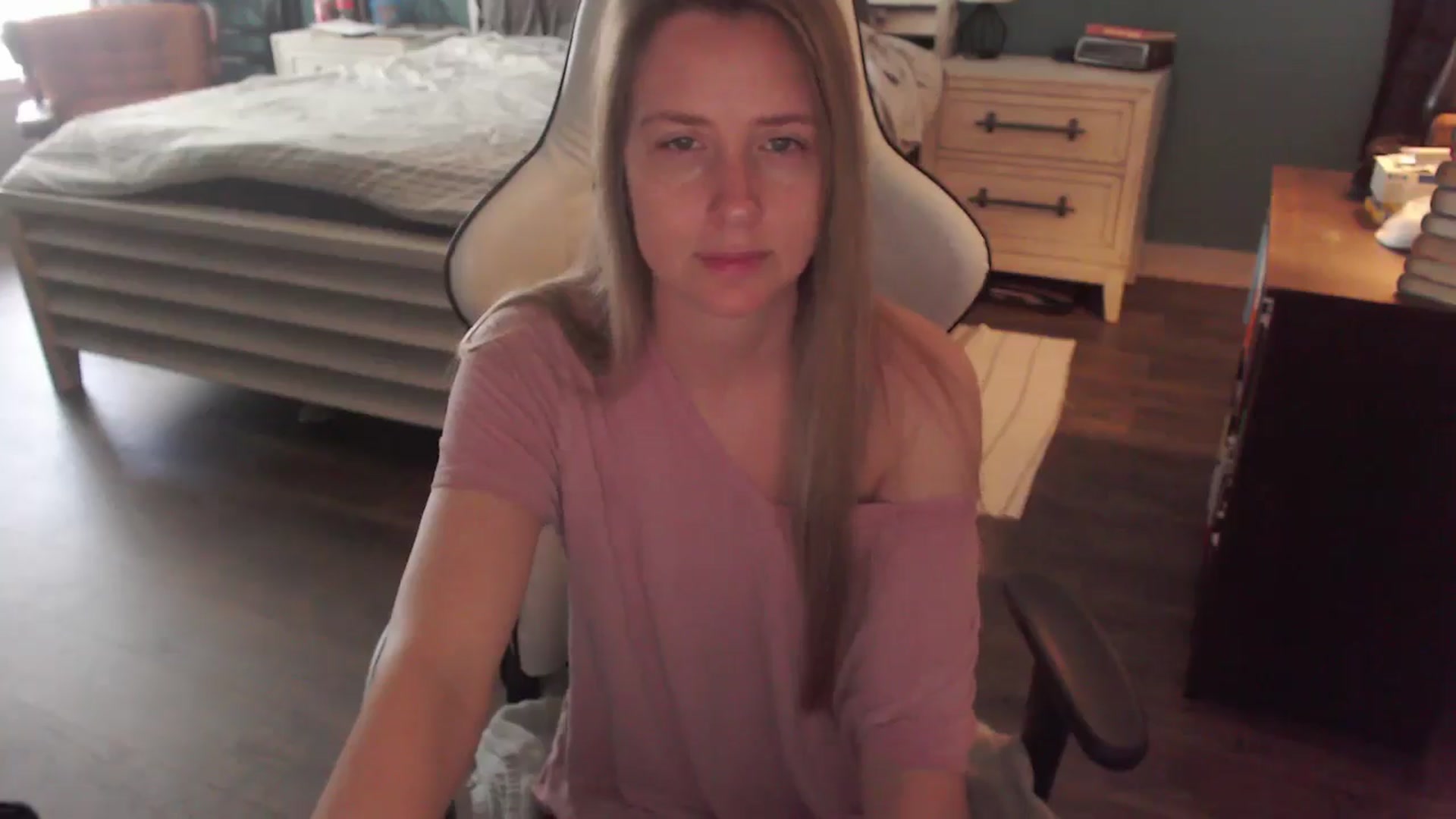 Gallery image thumbnail from ZenZoey's myfreecams stream on, 12/22/2025, 17:10 image 10 of 20