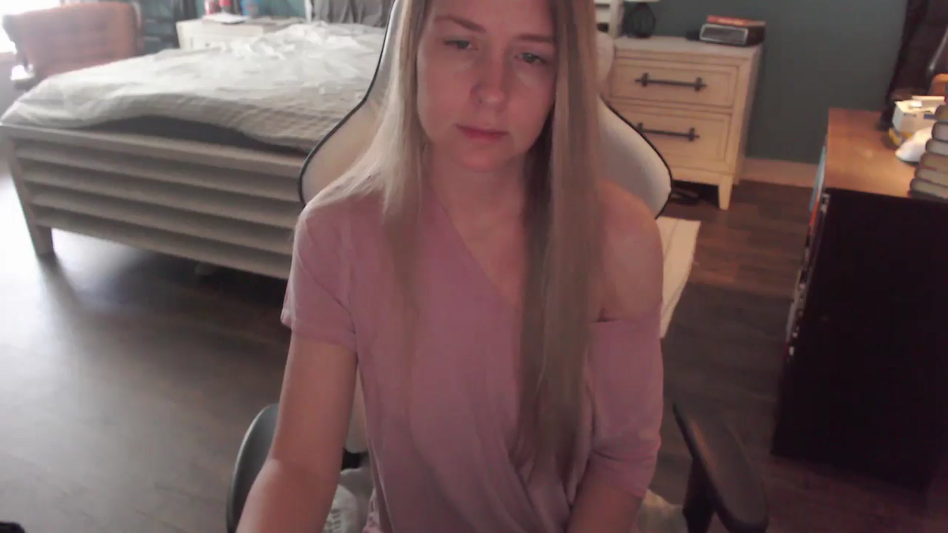 Gallery image thumbnail from ZenZoey's myfreecams stream on, 12/22/2025, 17:10 image 4 of 20