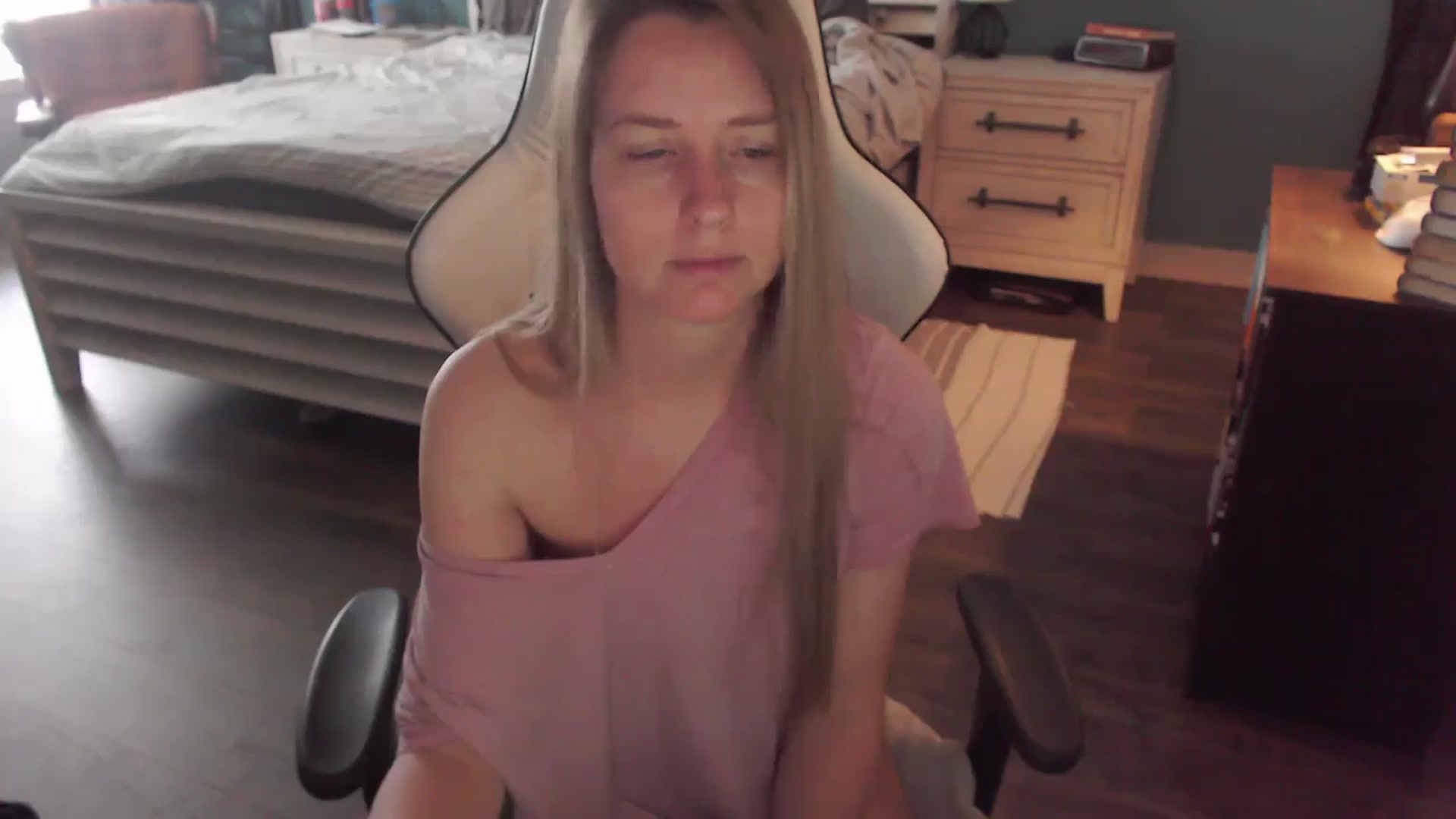 Gallery image thumbnail from ZenZoey's myfreecams stream on, 12/22/2025, 17:54 image 12 of 20