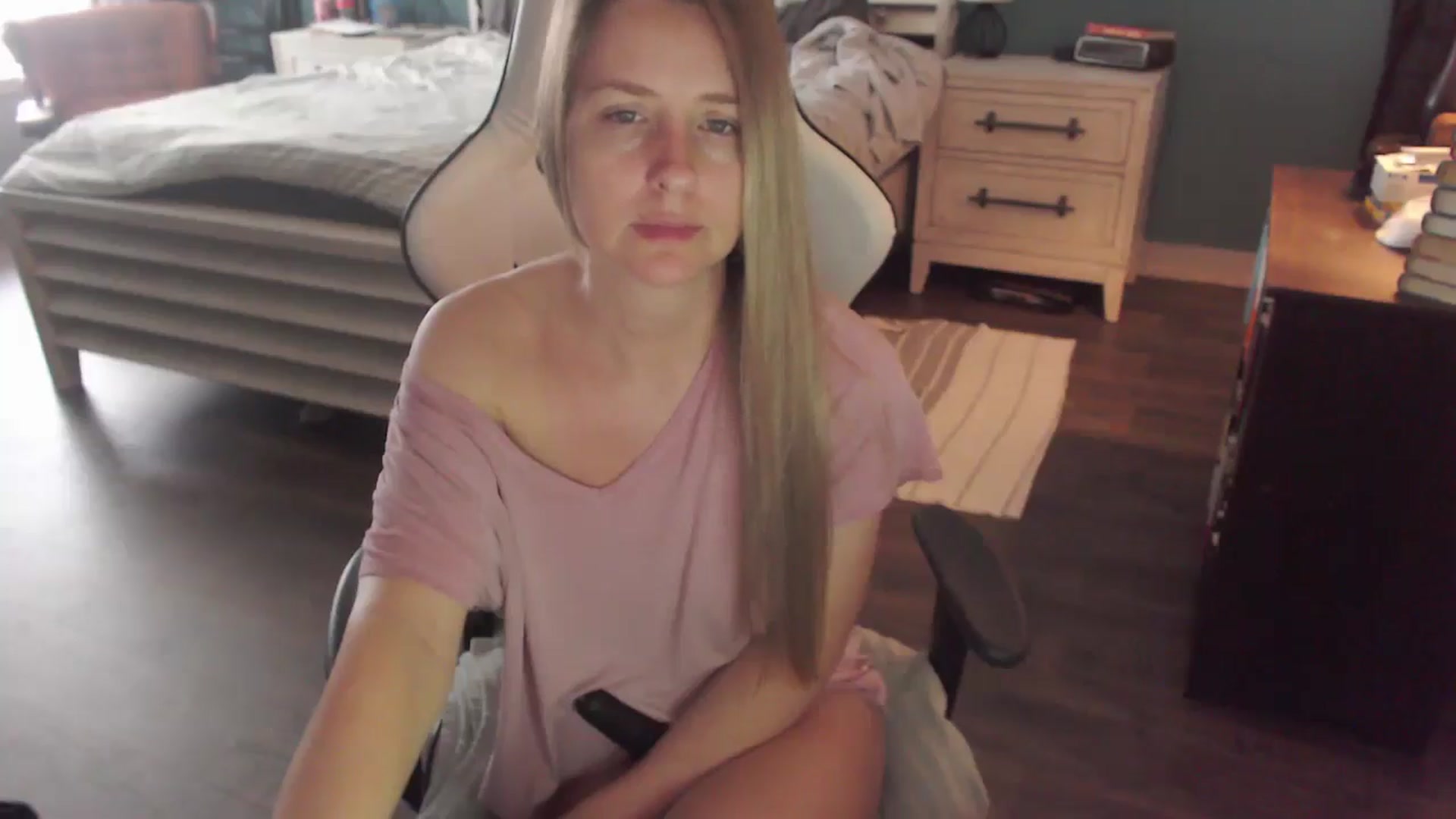 Gallery image thumbnail from ZenZoey's myfreecams stream on, 12/22/2025, 17:54 image 15 of 20